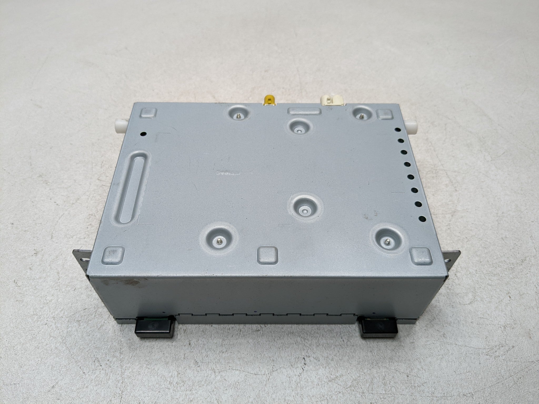 2015 - 2019 JAGUAR XF-S OEM REAR AUDIO STEREO RECEIVER CONTROL MODULE
