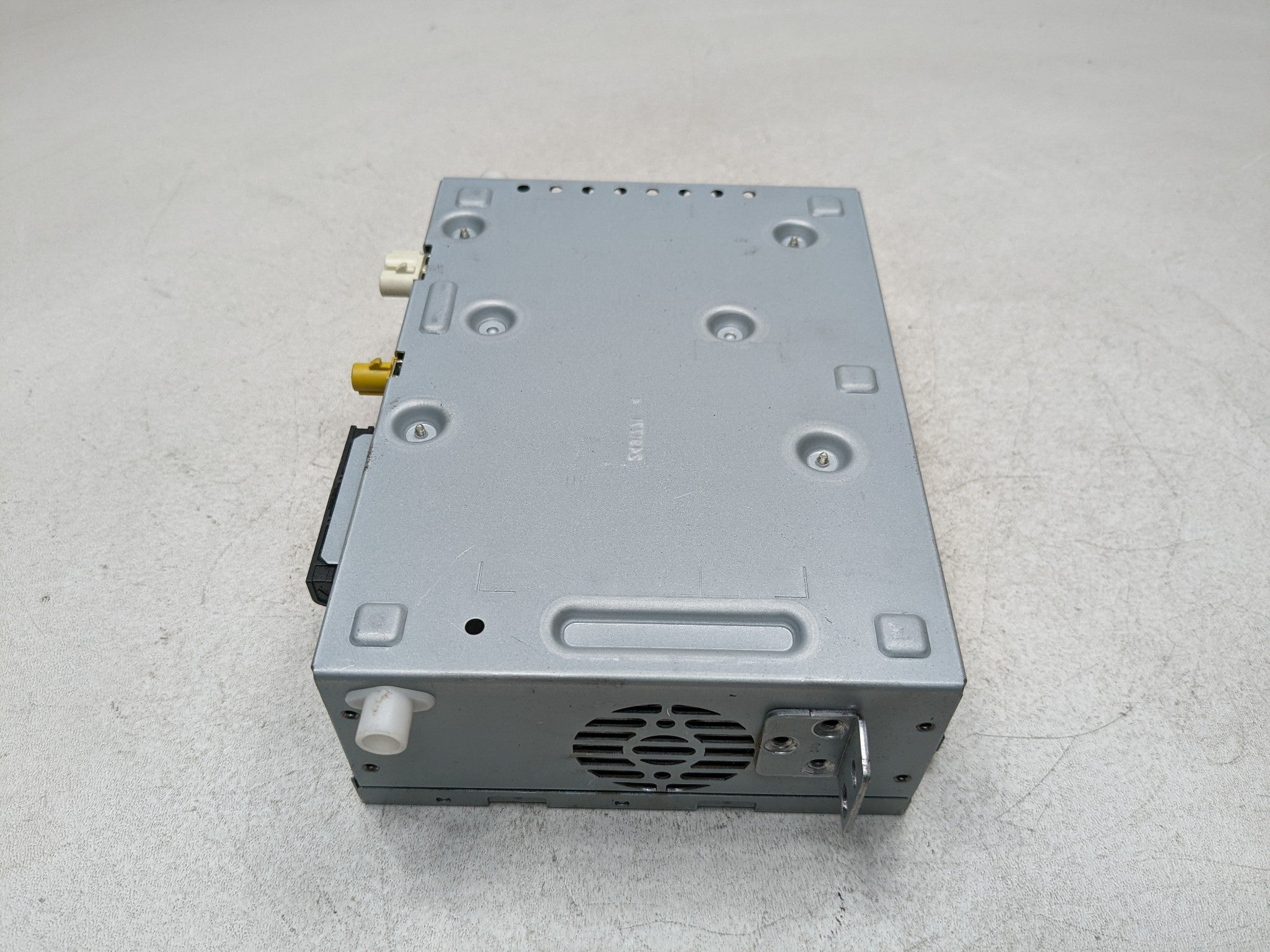 2015 - 2019 JAGUAR XF-S OEM REAR AUDIO STEREO RECEIVER CONTROL MODULE