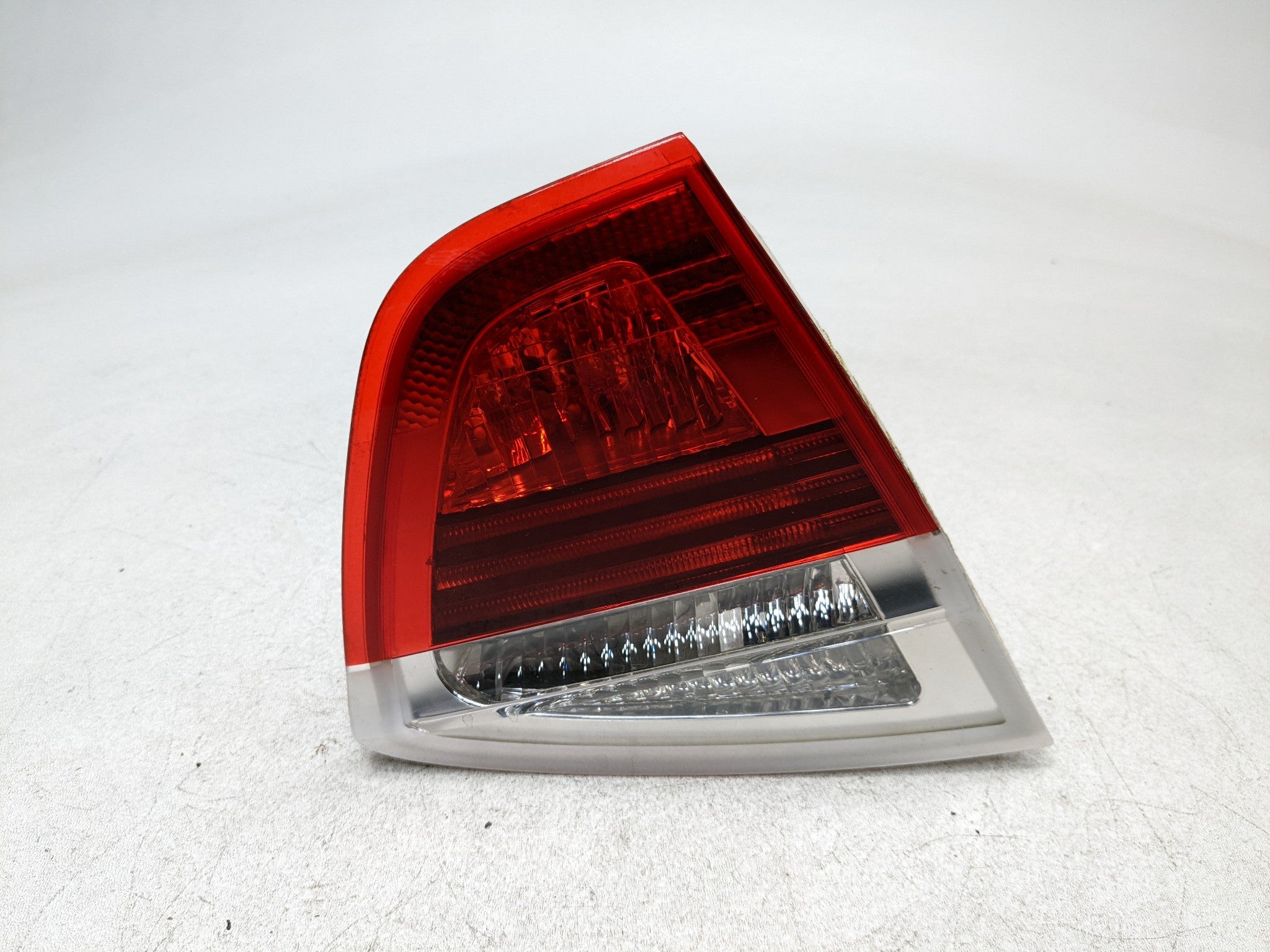 07 - 08 BMW 328I OEM INNER TRUNK DECKLID TAILLIGHT LAMP REAR LEFT DRIVER SIDE