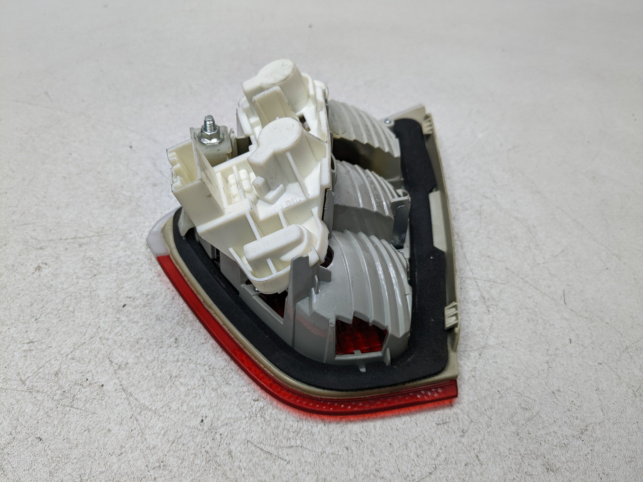 07 - 08 BMW 328I OEM INNER TRUNK DECKLID TAILLIGHT LAMP REAR LEFT DRIVER SIDE