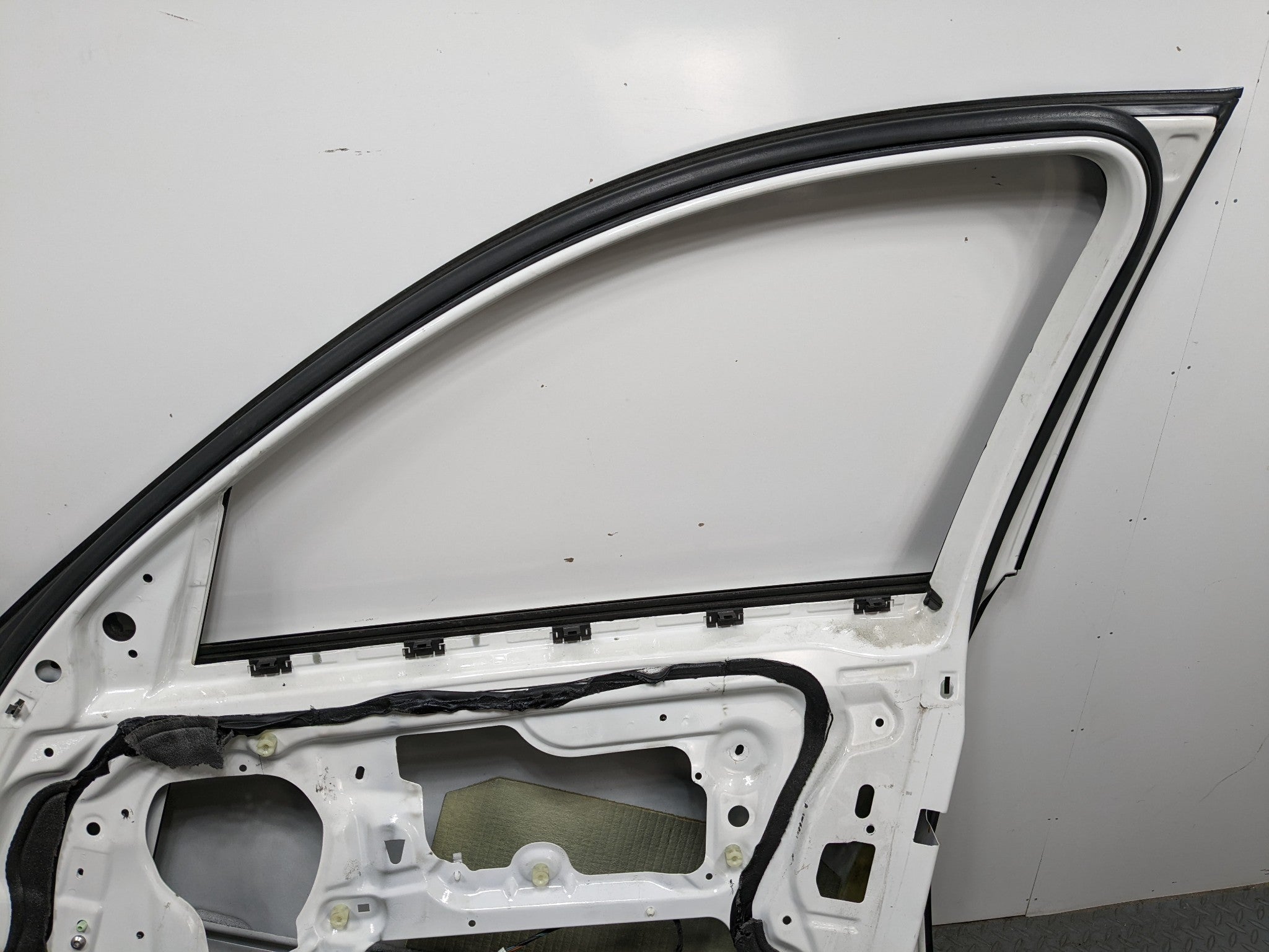 07 - 08 BMW 328I OEM DOOR SHELL PANEL ALPINE WHITE FRONT RIGHT PASSENGER SIDE