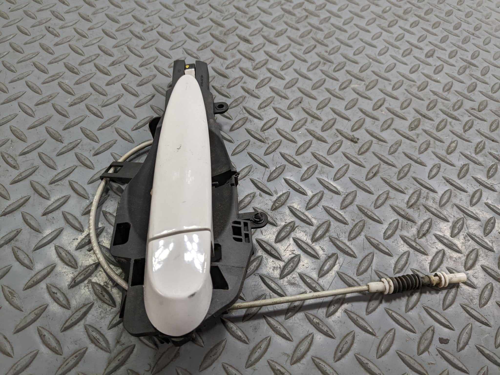 07 - 08 BMW 328I OEM EXTERIOR DOOR HANDLE ALPINE WHITE REAR RIGHT PASSENGER SIDE