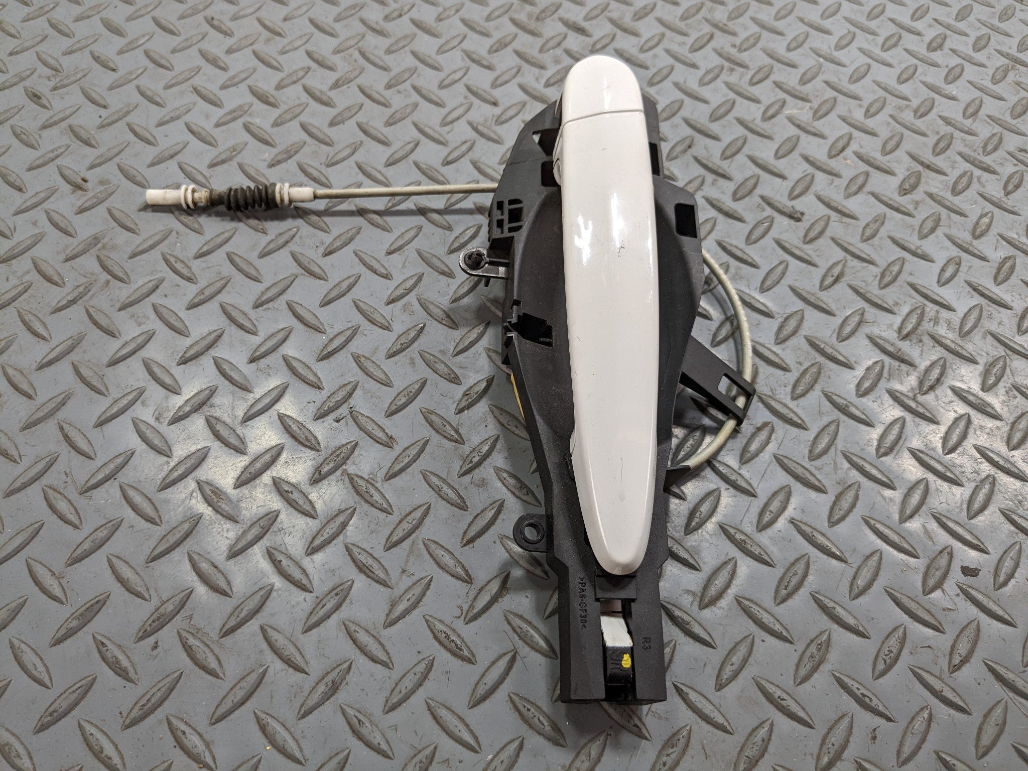 07 - 08 BMW 328I OEM EXTERIOR DOOR HANDLE ALPINE WHITE REAR RIGHT PASSENGER SIDE