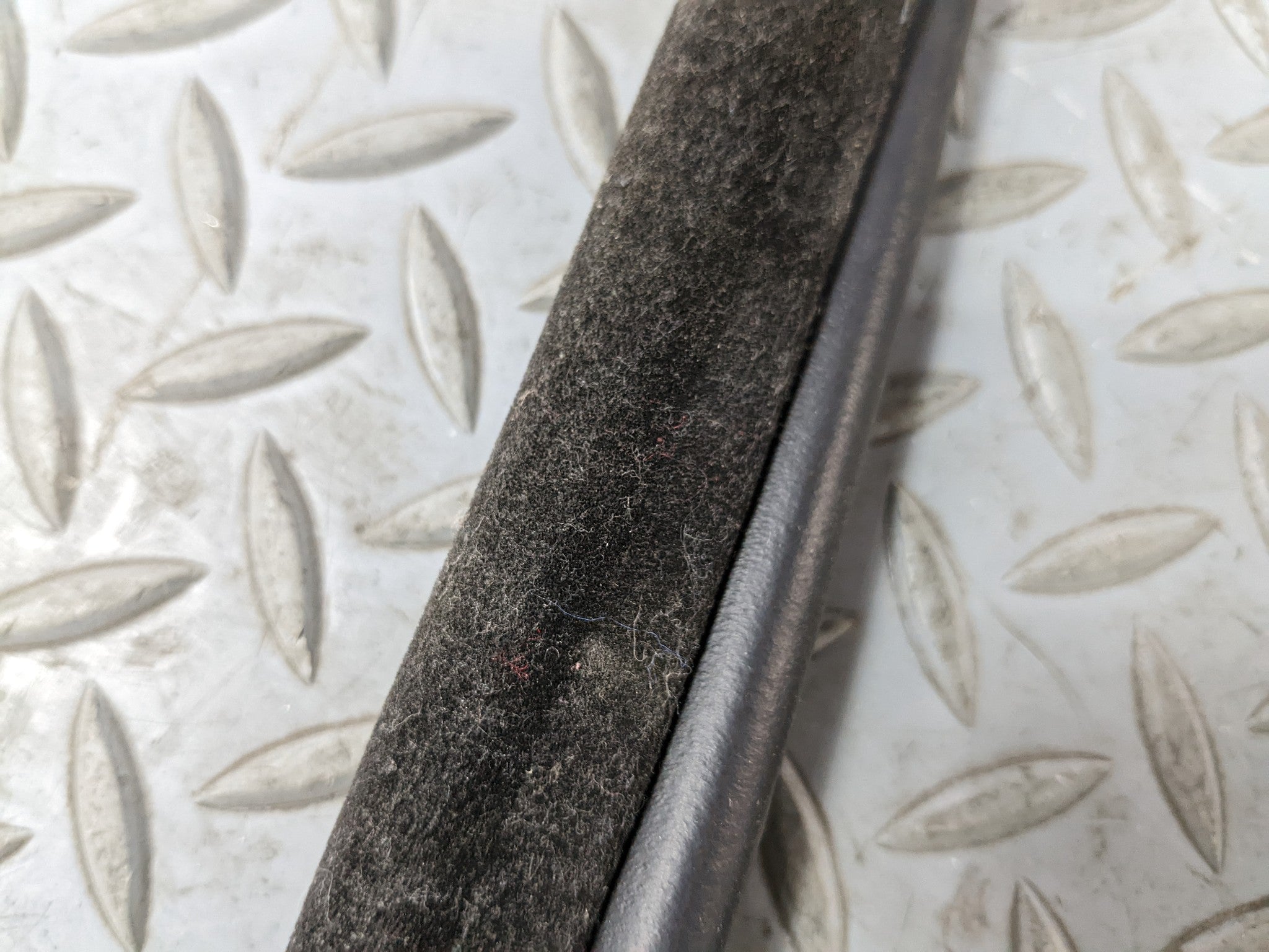 07 - 08 BMW 328I OEM DOOR SEAL WEATHER STRIPPING RUBBER REAR LEFT DRIVER SIDE