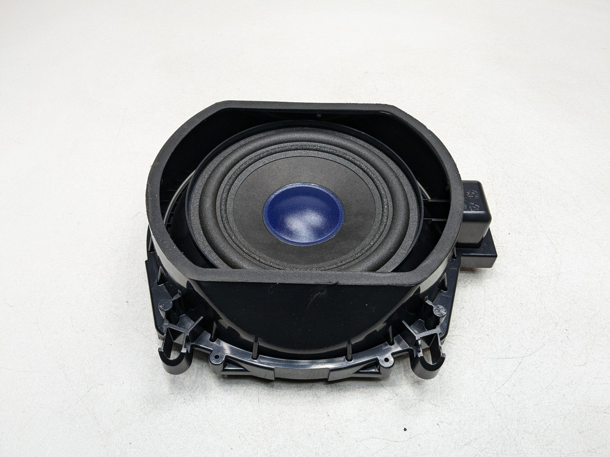 07 - 10 BMW X5 OEM SUBWOOFER SPEAKER AUDIO BASSBOX RIGHT PASSENGER SIDE FLOOR