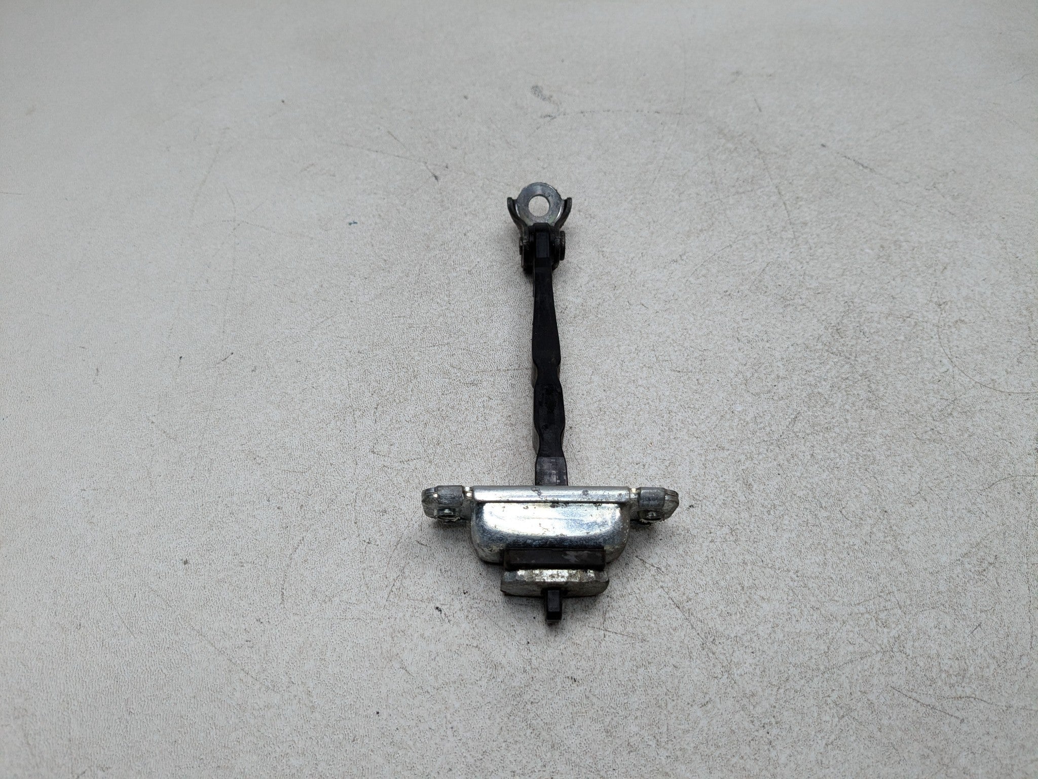 11 - 13 HYUNDAI SONATA OEM DOOR STOPPER CHECK STRAP FRONT RIGHT PASSENGER SIDE