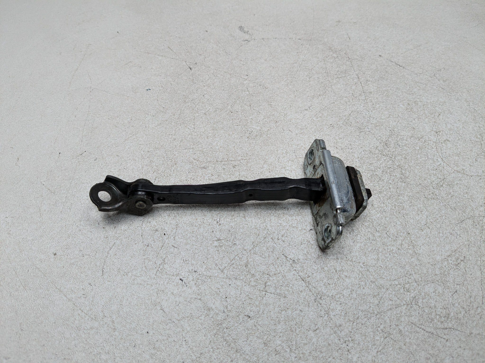 11 - 13 HYUNDAI SONATA OEM DOOR STOPPER CHECK STRAP FRONT RIGHT PASSENGER SIDE