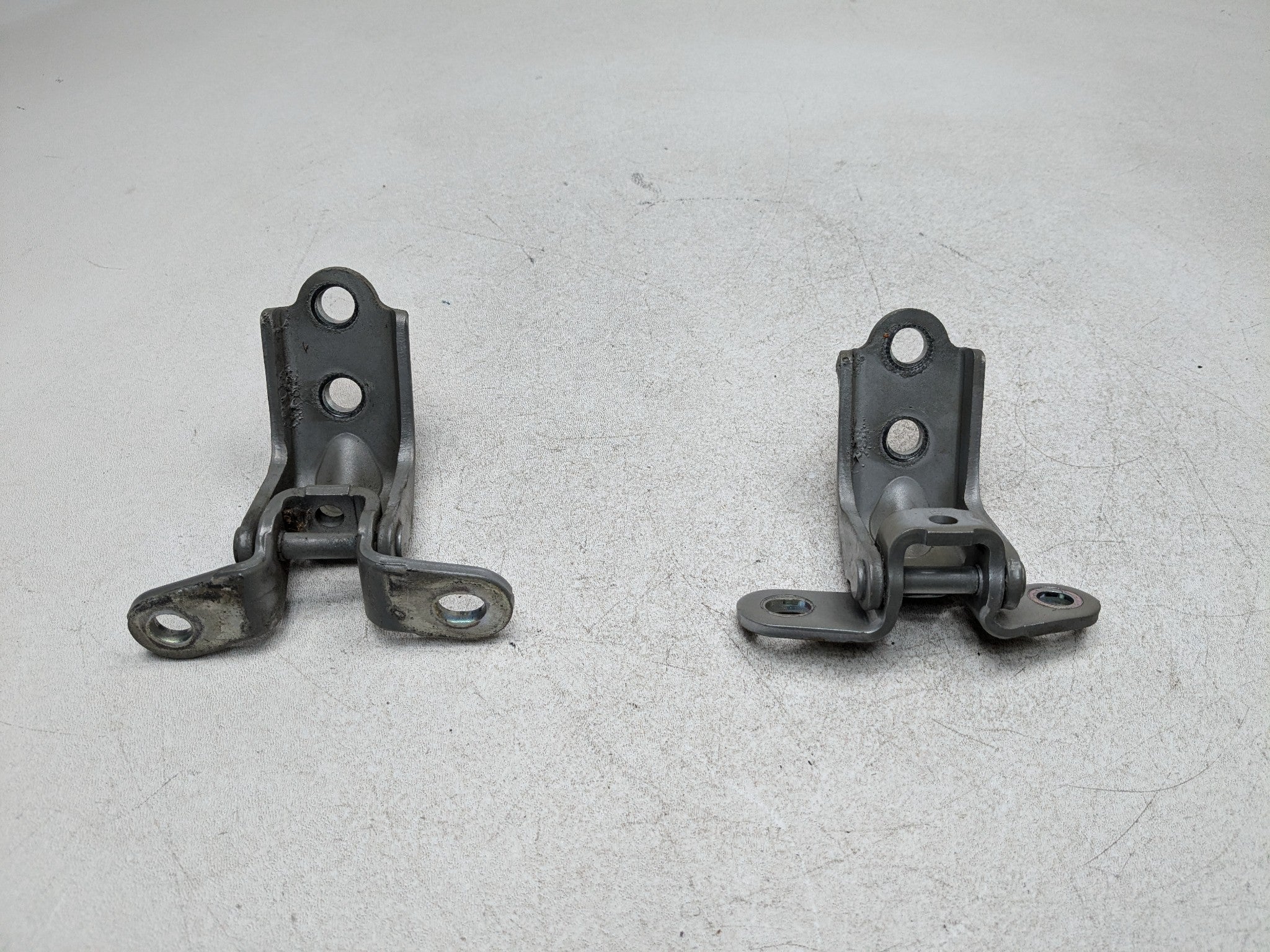 2011 - 2013 HYUNDAI SONATA OEM DOOR HINGE SET OF 2 FRONT LEFT DRIVER SIDE