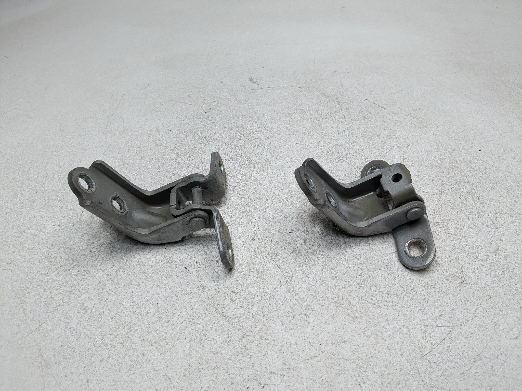2011 - 2013 HYUNDAI SONATA OEM DOOR HINGE SET OF 2 FRONT LEFT DRIVER SIDE