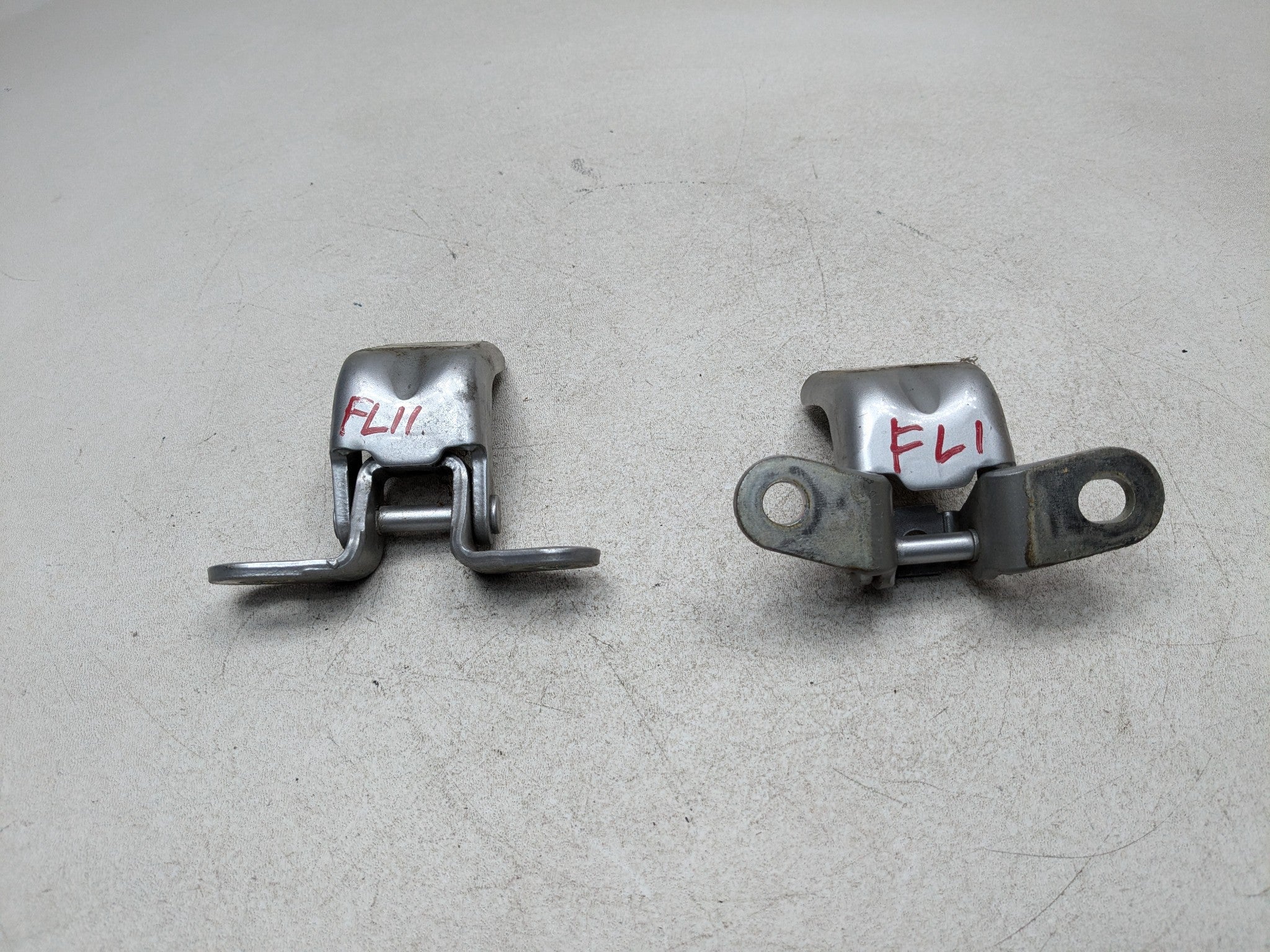 2011 - 2013 HYUNDAI SONATA OEM DOOR HINGE SET OF 2 FRONT LEFT DRIVER SIDE