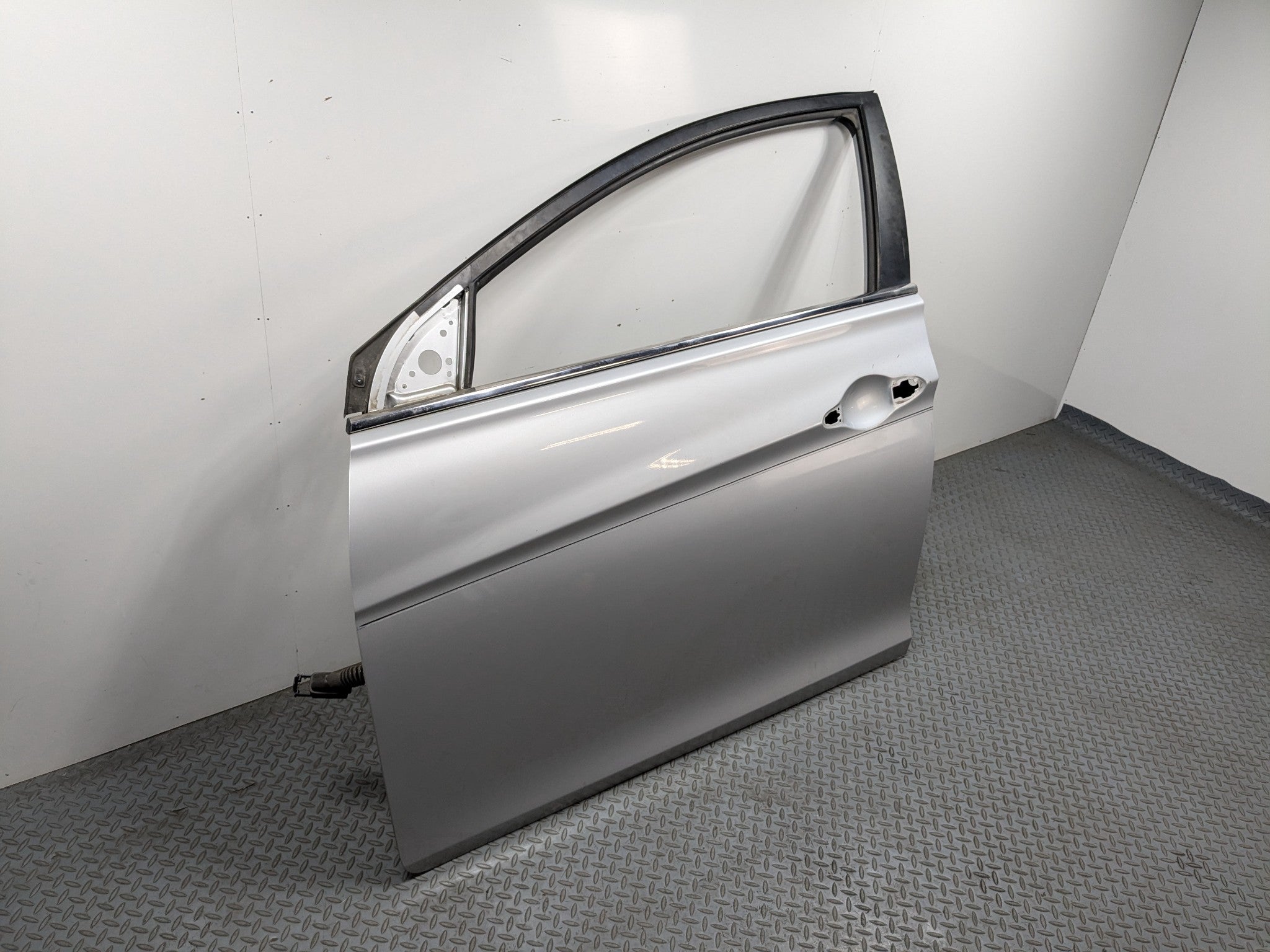 11-13 HYUNDAI SONATA OEM DOOR SHELL PANEL RADIANT SILVER FRONT LEFT DRIVER SIDE