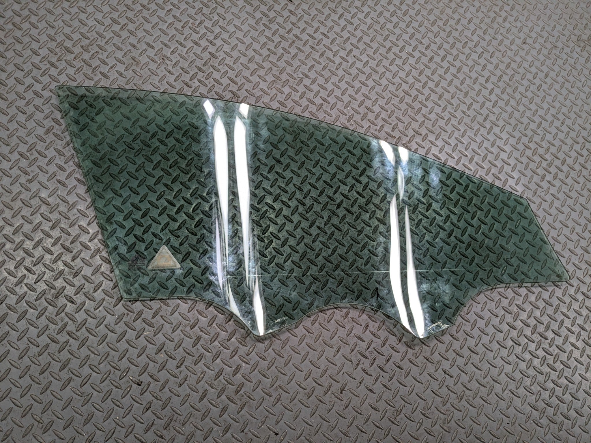 2011 - 2013 HYUNDAI SONATA OEM WINDOW GLASS DOOR SOLAR FRONT LEFT DRIVER SIDE