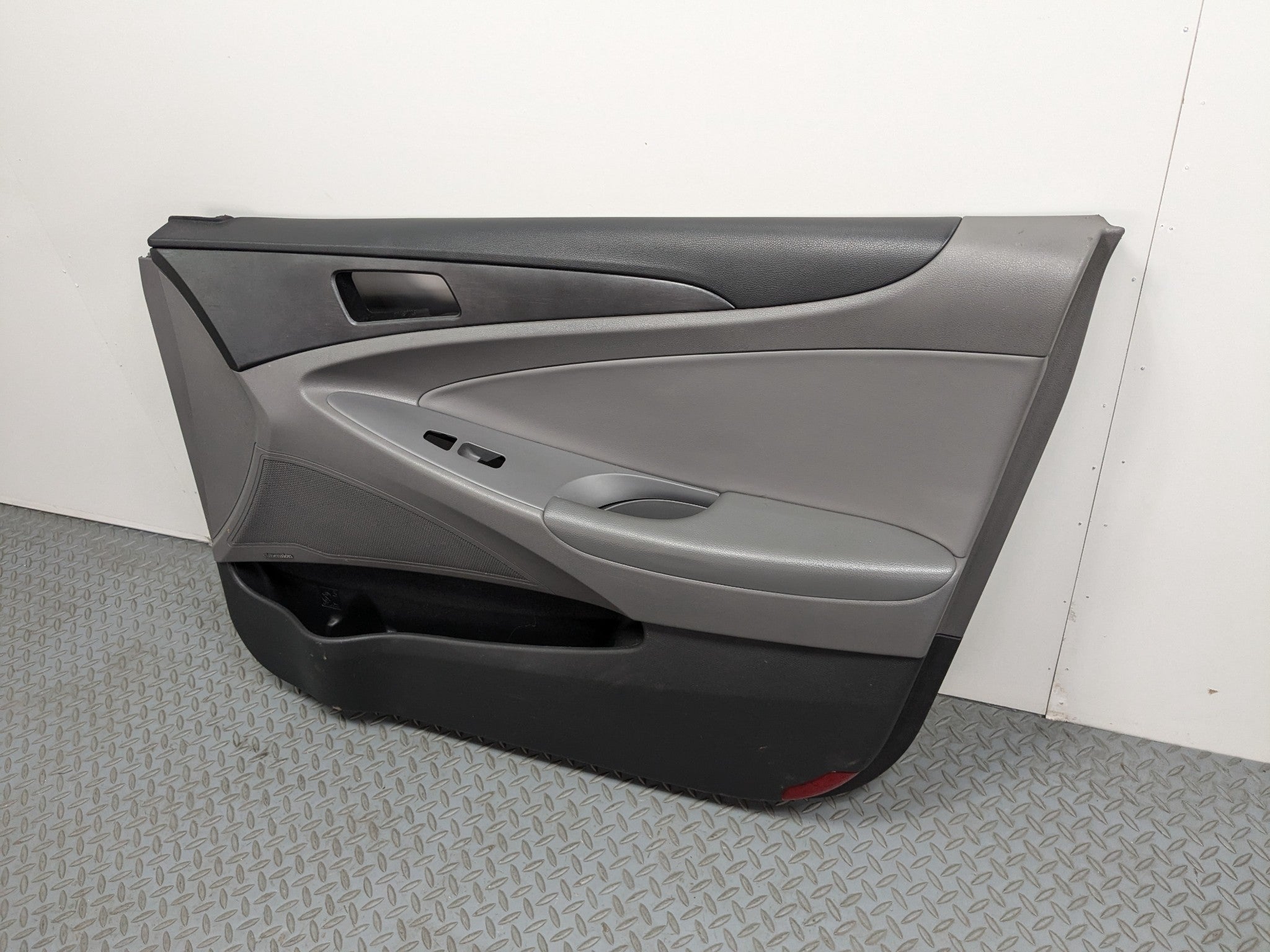 11 - 13 HYUNDAI SONATA OEM INTERIOR DOOR TRIM PANEL FRONT RIGHT PASSENGER SIDE
