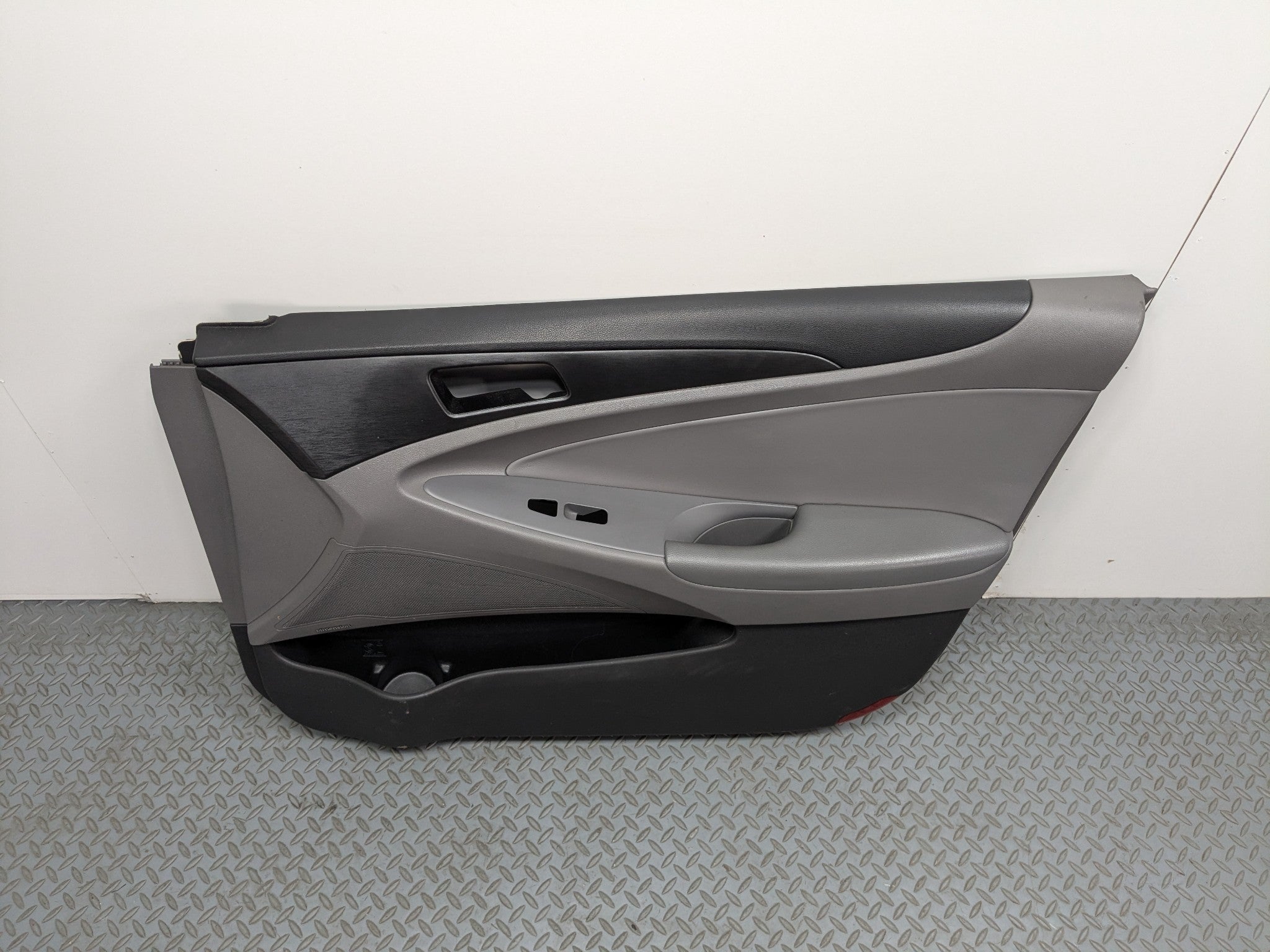 11 - 13 HYUNDAI SONATA OEM INTERIOR DOOR TRIM PANEL FRONT RIGHT PASSENGER SIDE