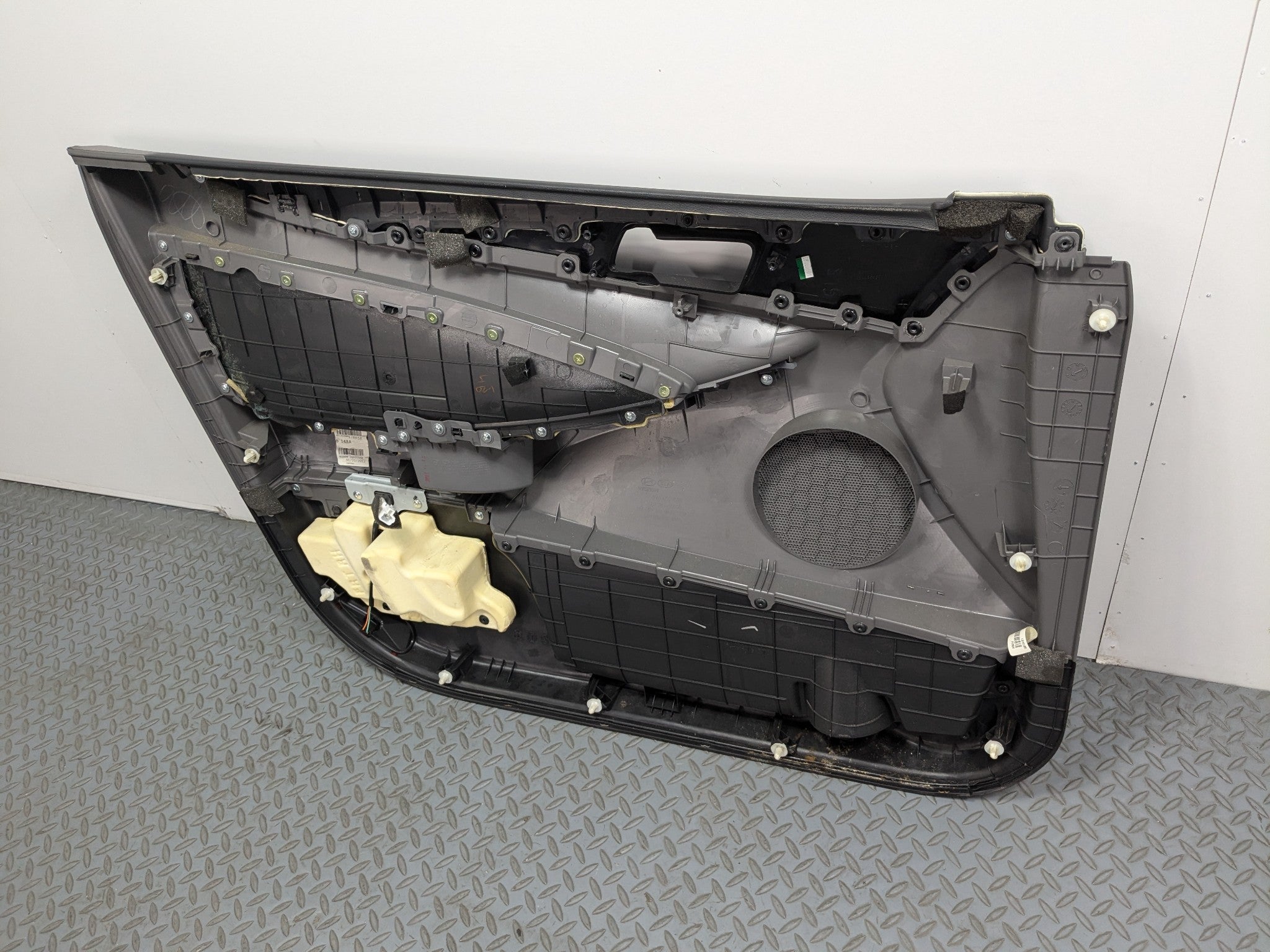 11 - 13 HYUNDAI SONATA OEM INTERIOR DOOR TRIM PANEL FRONT RIGHT PASSENGER SIDE