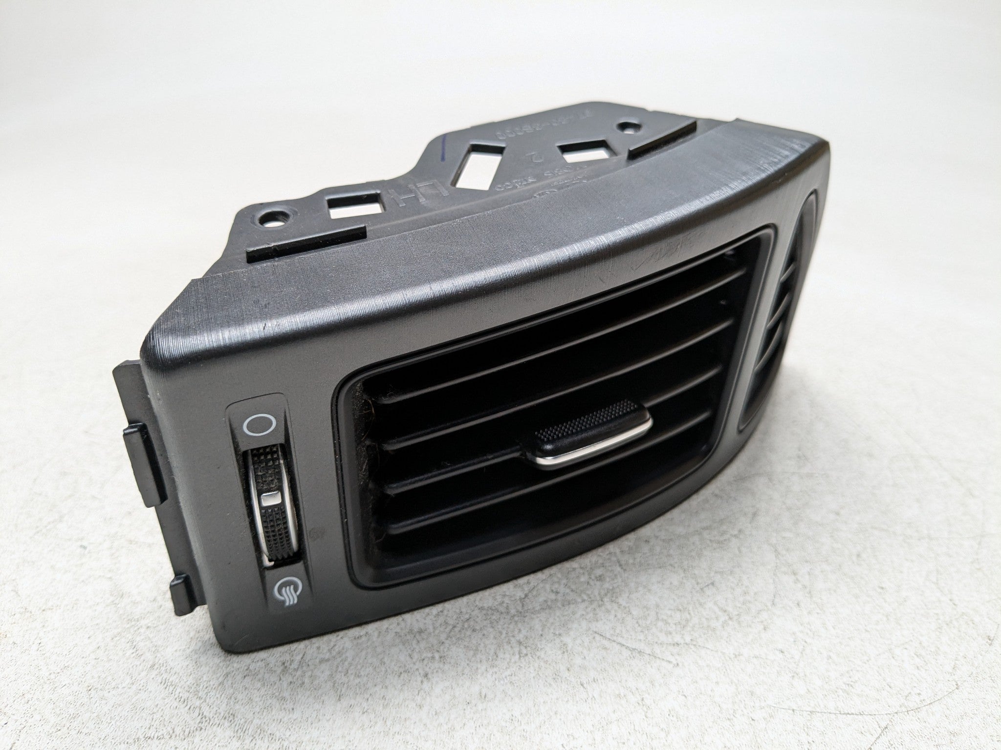 2011 - 2013 HYUNDAI SONATA OEM DASH PANEL AIR HEATER VENT FRONT LEFT DRIVER SIDE