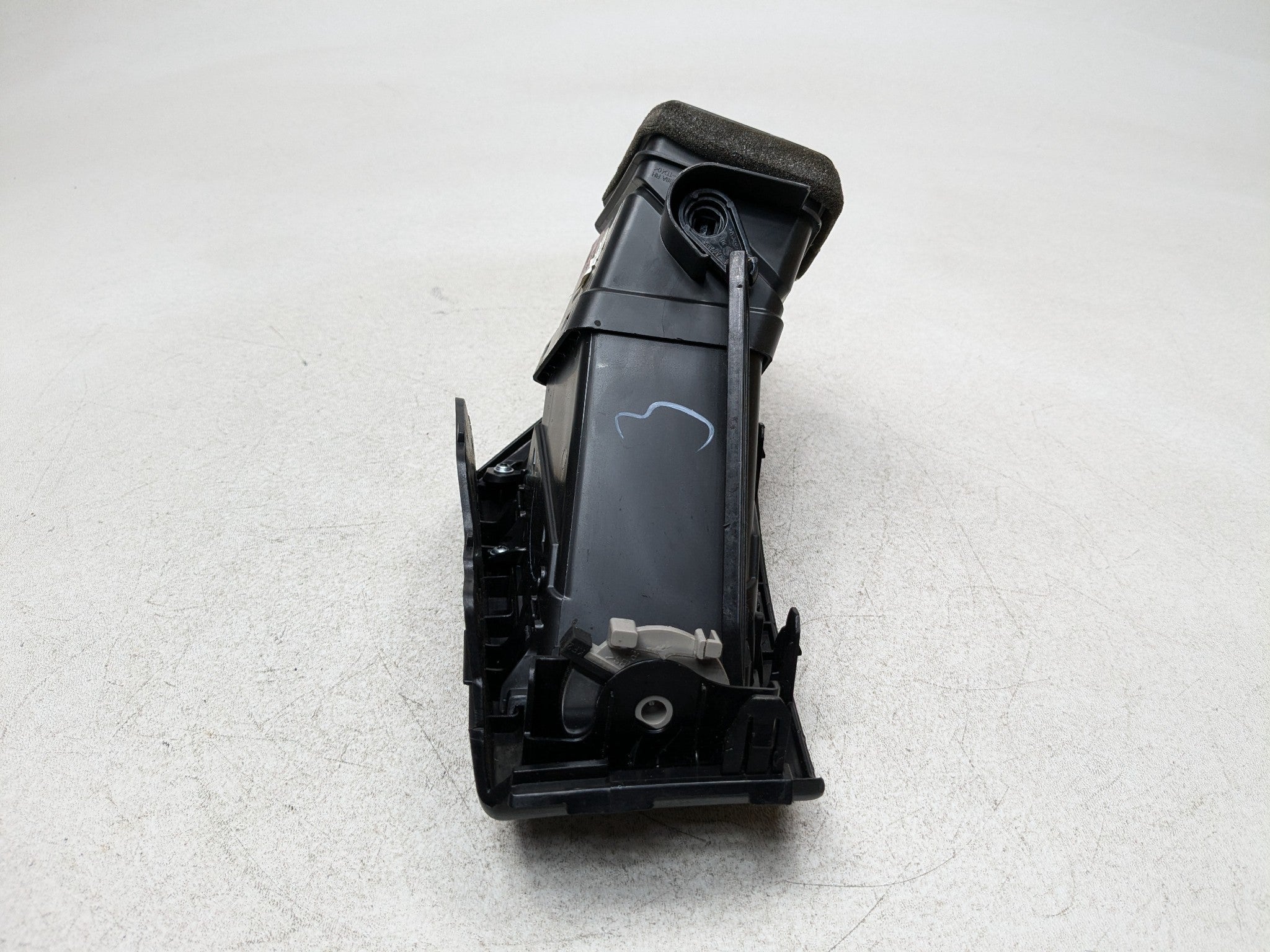 2011 - 2013 HYUNDAI SONATA OEM DASH PANEL AIR HEATER VENT FRONT RIGHT SIDE