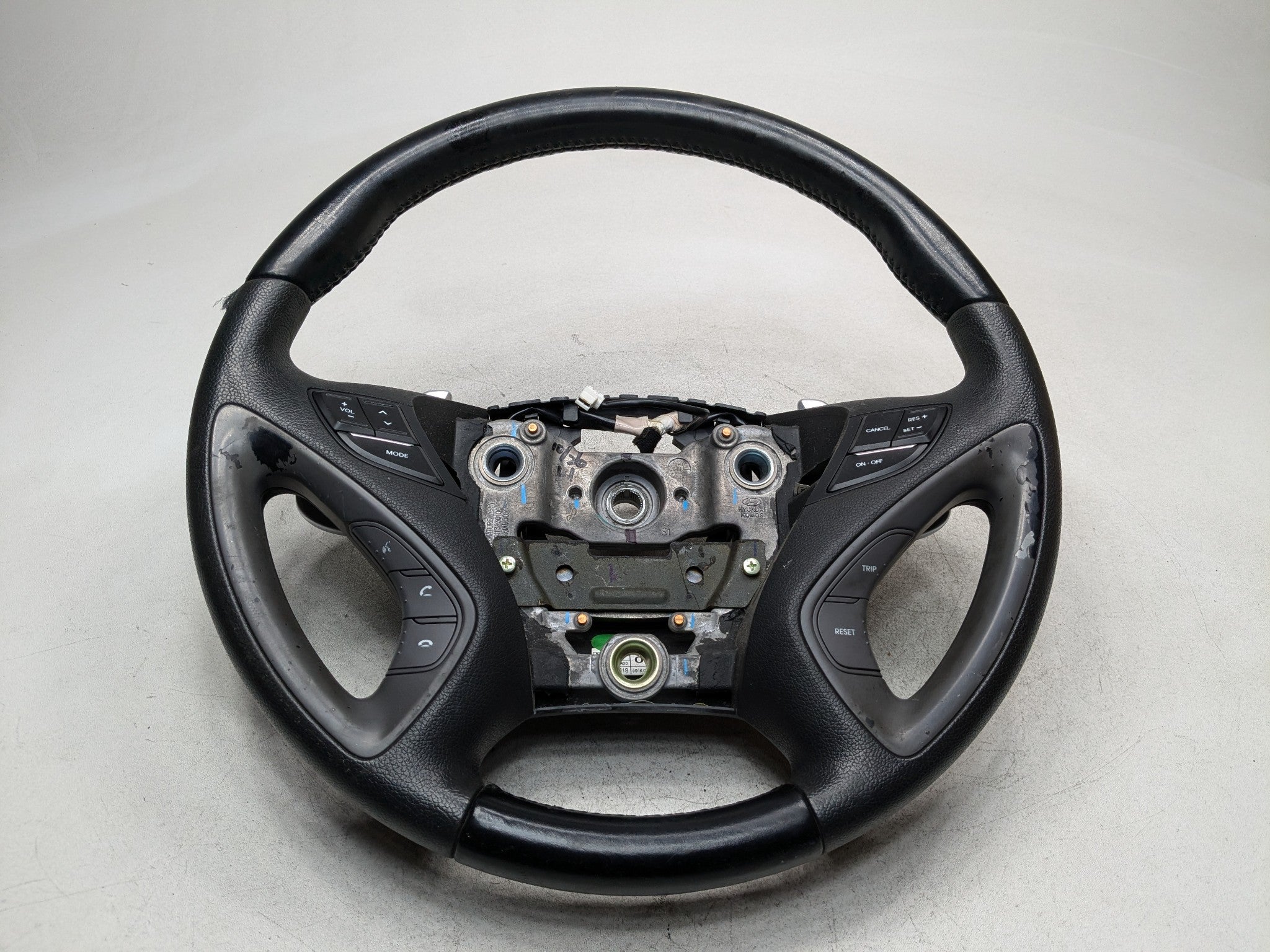 11 - 13 HYUNDAI SONATA OEM STEERING WHEEL WITH MULTIFUNCTIONAL CONTROL SWITCH