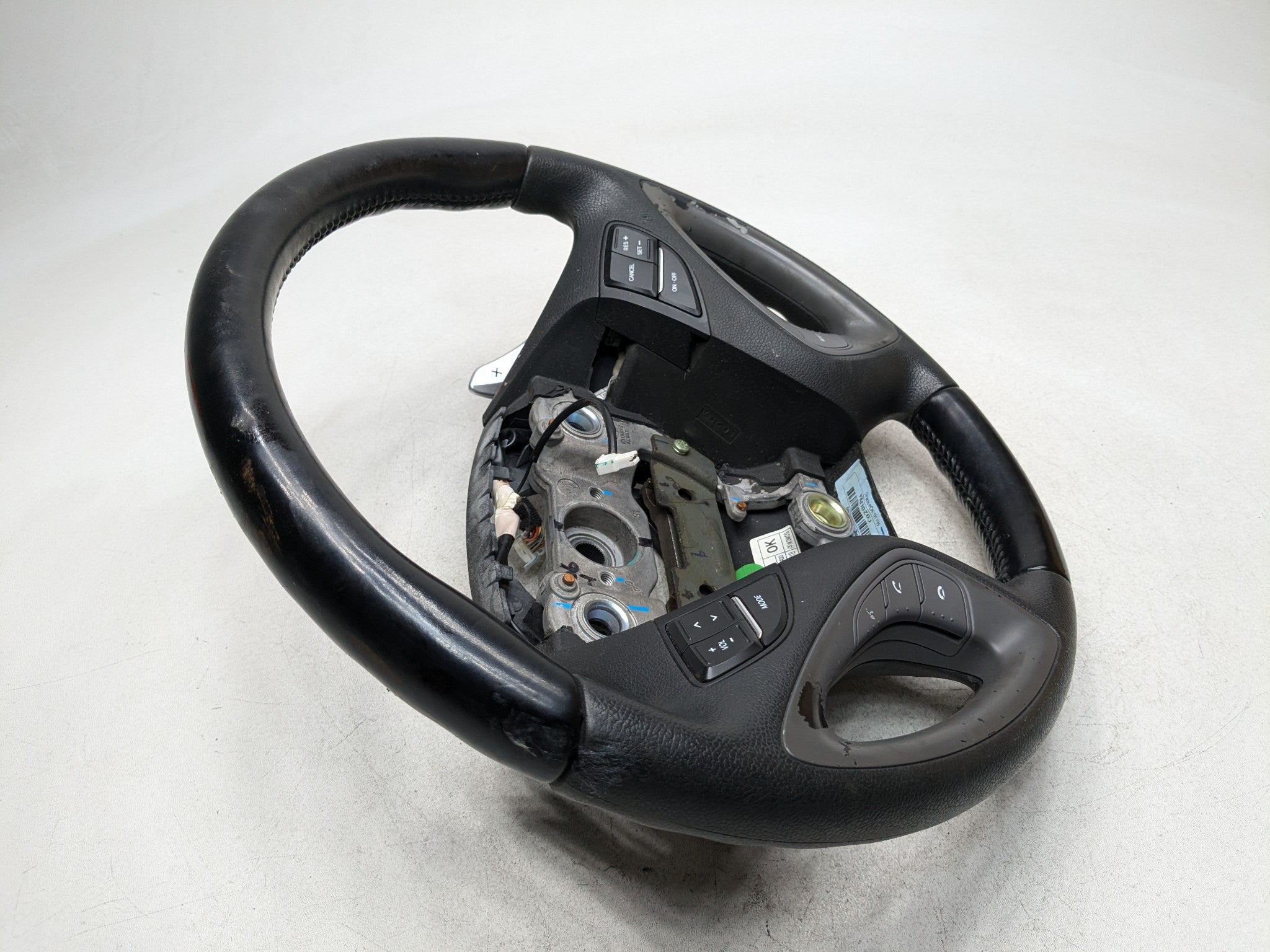 11 - 13 HYUNDAI SONATA OEM STEERING WHEEL WITH MULTIFUNCTIONAL CONTROL SWITCH