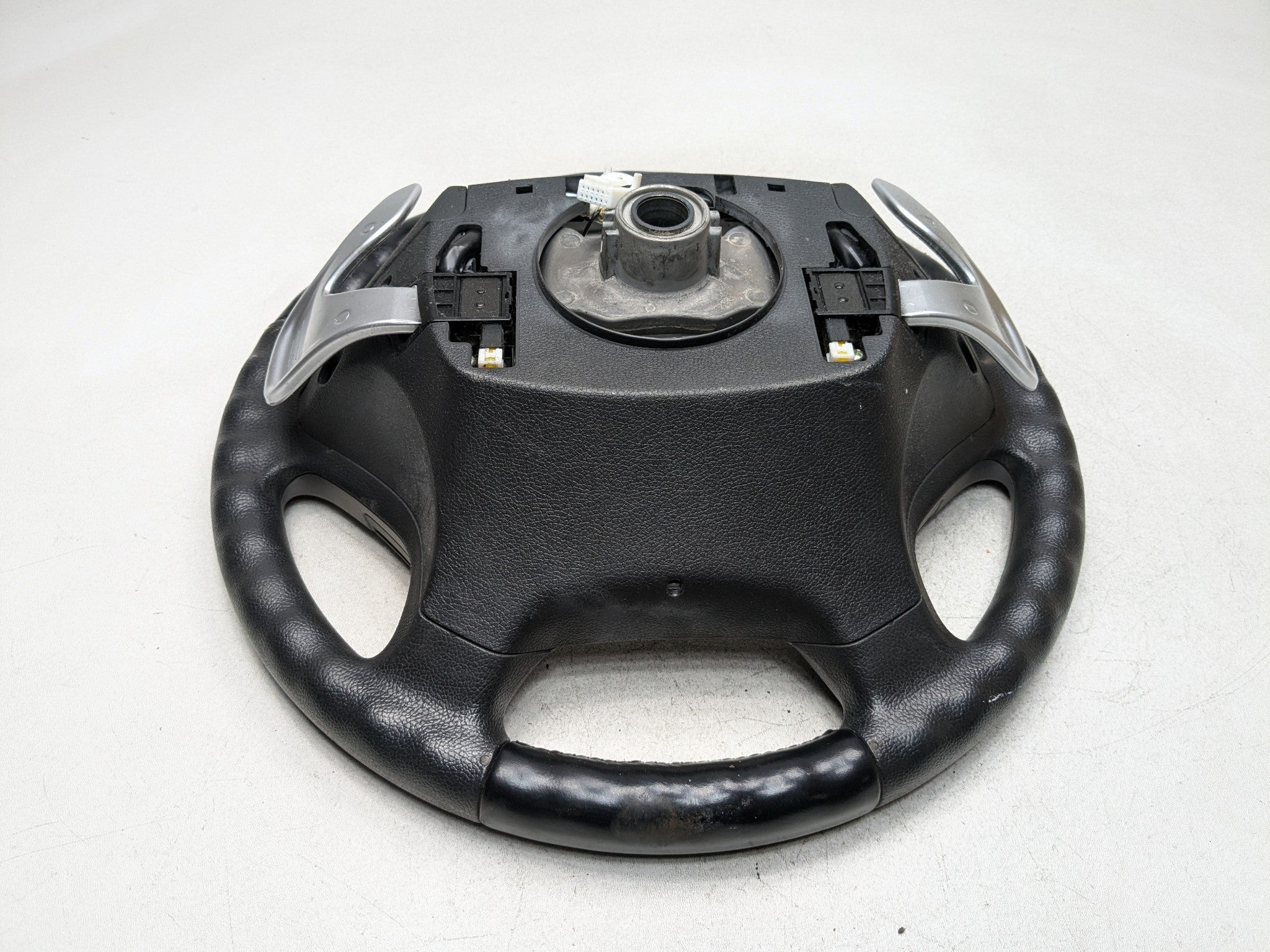 11 - 13 HYUNDAI SONATA OEM STEERING WHEEL WITH MULTIFUNCTIONAL CONTROL SWITCH