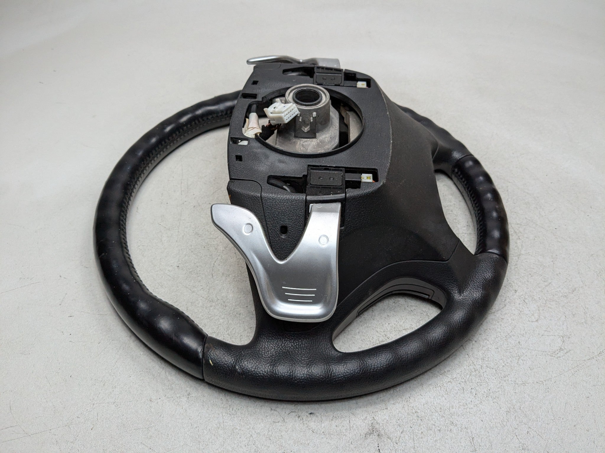 11 - 13 HYUNDAI SONATA OEM STEERING WHEEL WITH MULTIFUNCTIONAL CONTROL SWITCH