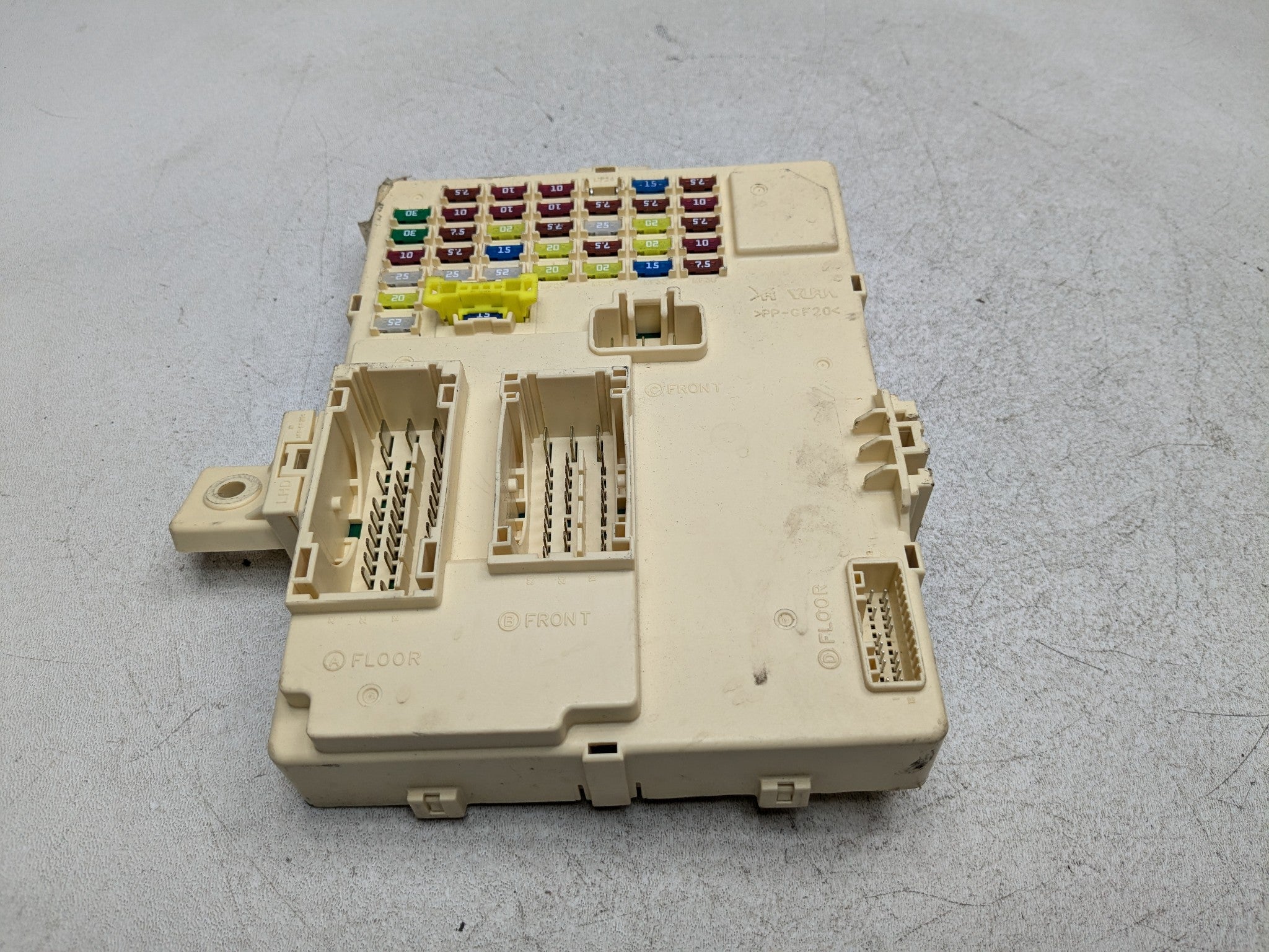 2011 - 2013 HYUNDAI SONATA OEM CABIN FUSE BOX INTERIOR RELAY JUNCTION BLOCK