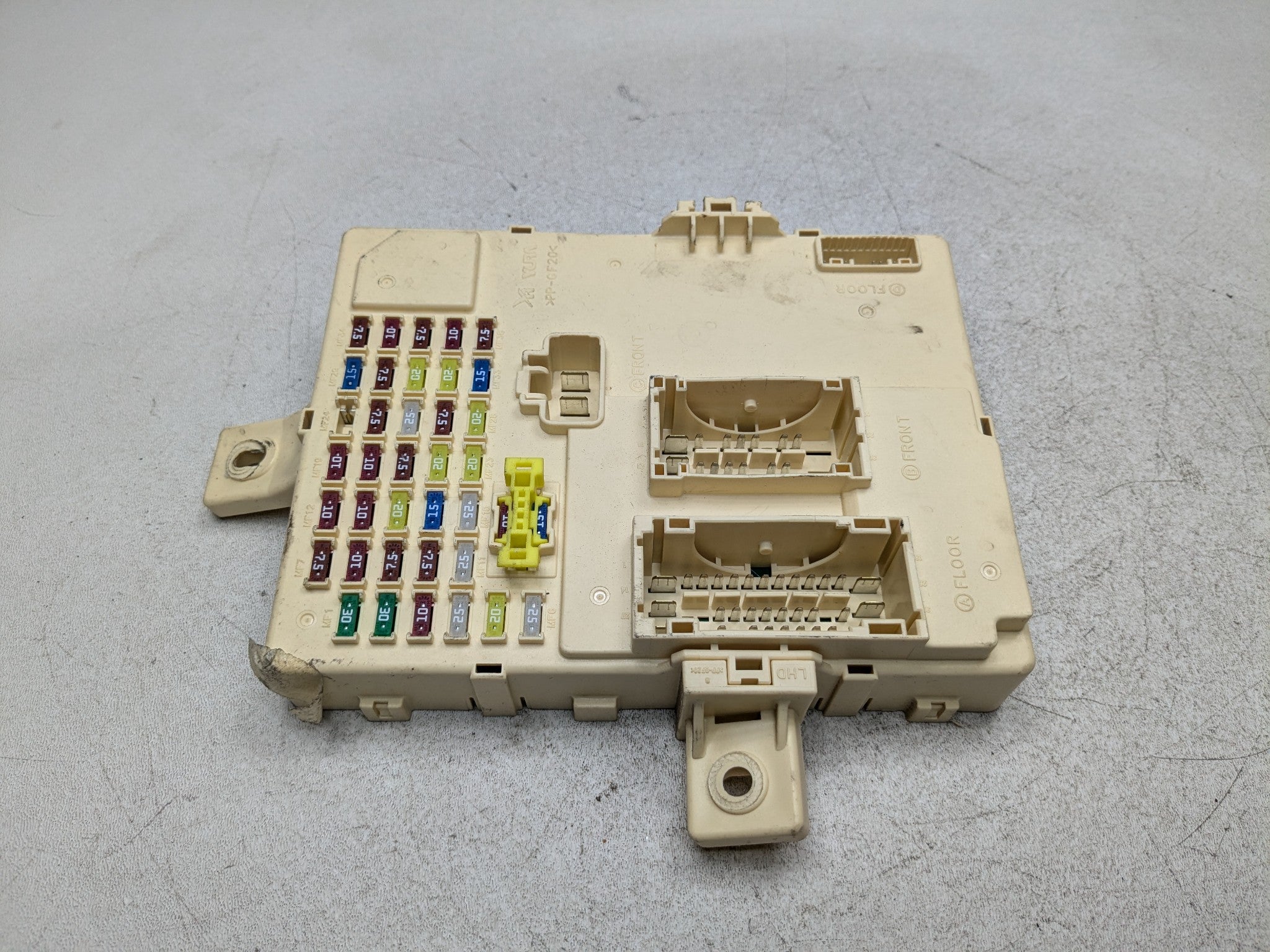 2011 - 2013 HYUNDAI SONATA OEM CABIN FUSE BOX INTERIOR RELAY JUNCTION BLOCK