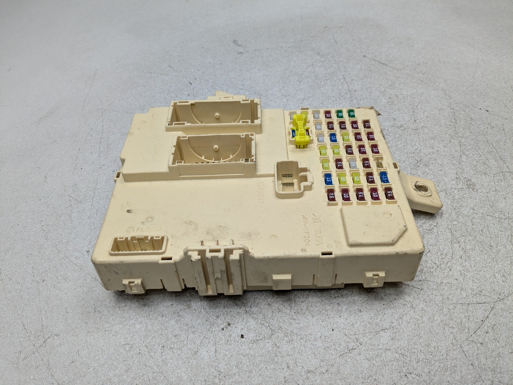2011 - 2013 HYUNDAI SONATA OEM CABIN FUSE BOX INTERIOR RELAY JUNCTION BLOCK
