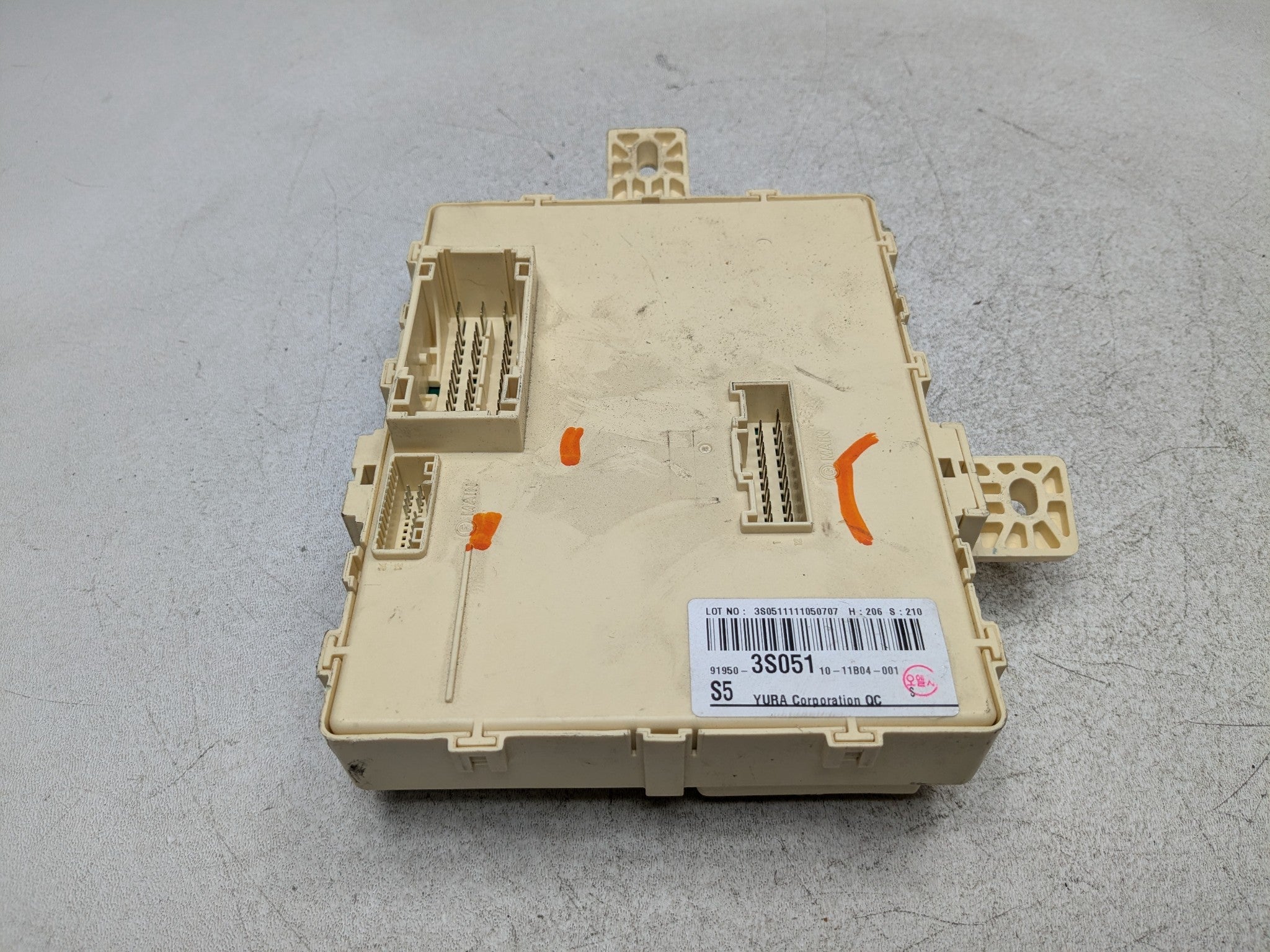 2011 - 2013 HYUNDAI SONATA OEM CABIN FUSE BOX INTERIOR RELAY JUNCTION BLOCK