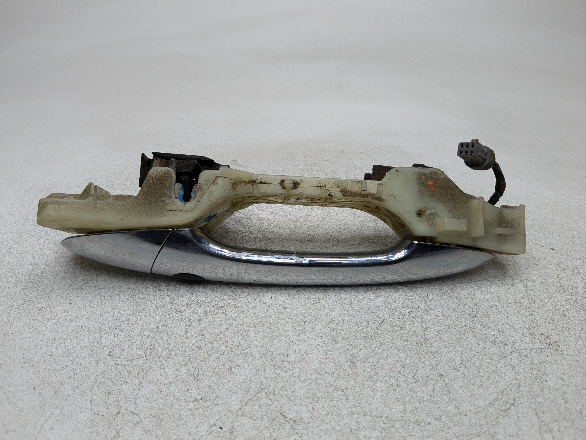2011 - 2013 HYUNDAI SONATA OEM EXTERIOR DOOR HANDLE FRONT RIGHT PASSENGER SIDE
