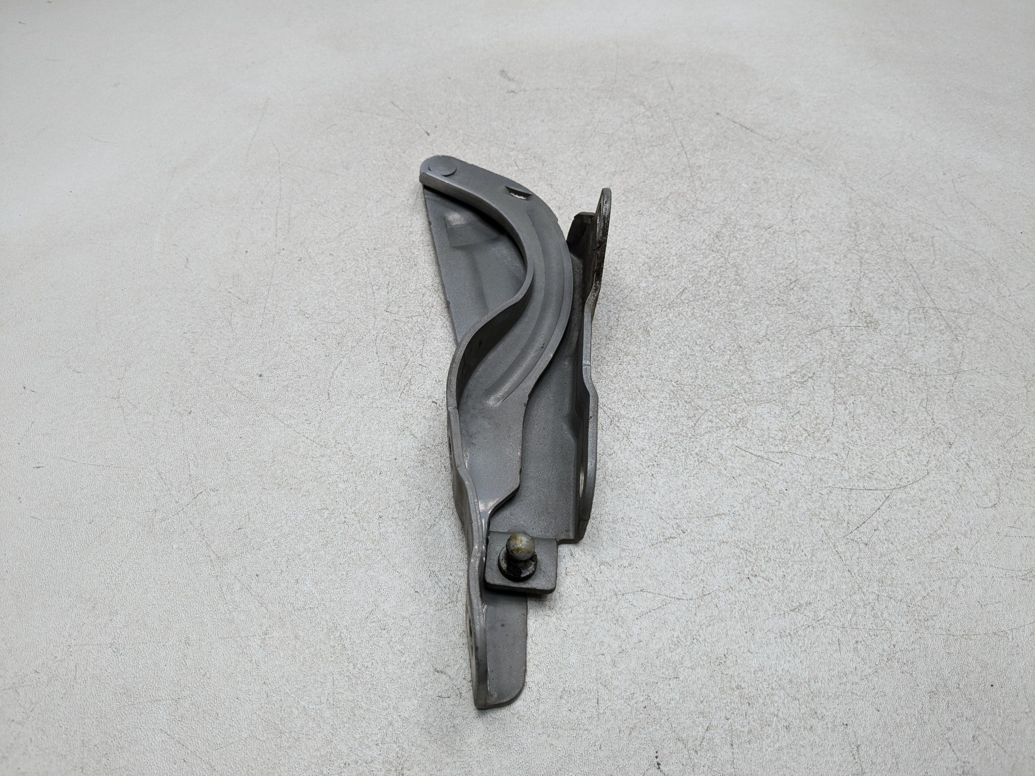 11 - 13 HYUNDAI SONATA OEM HOOD HINGE SUPPORT BRACKET FRONT RIGHT PASSENGER SIDE