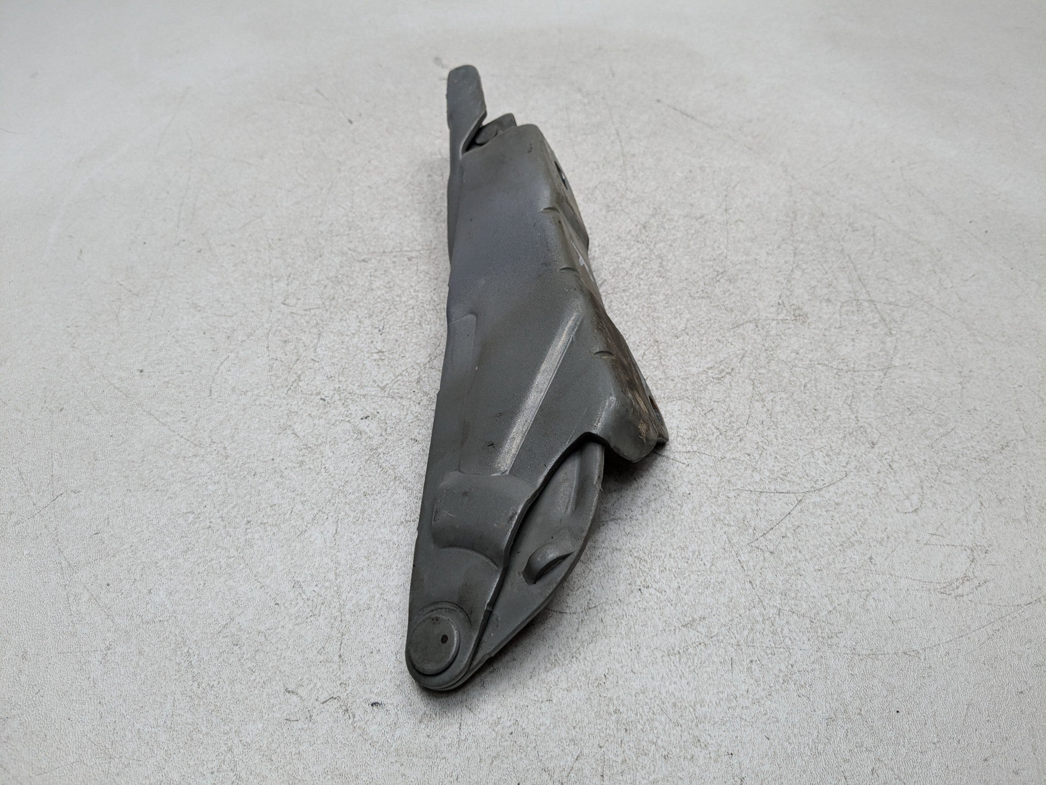 11 - 13 HYUNDAI SONATA OEM HOOD HINGE SUPPORT BRACKET FRONT RIGHT PASSENGER SIDE