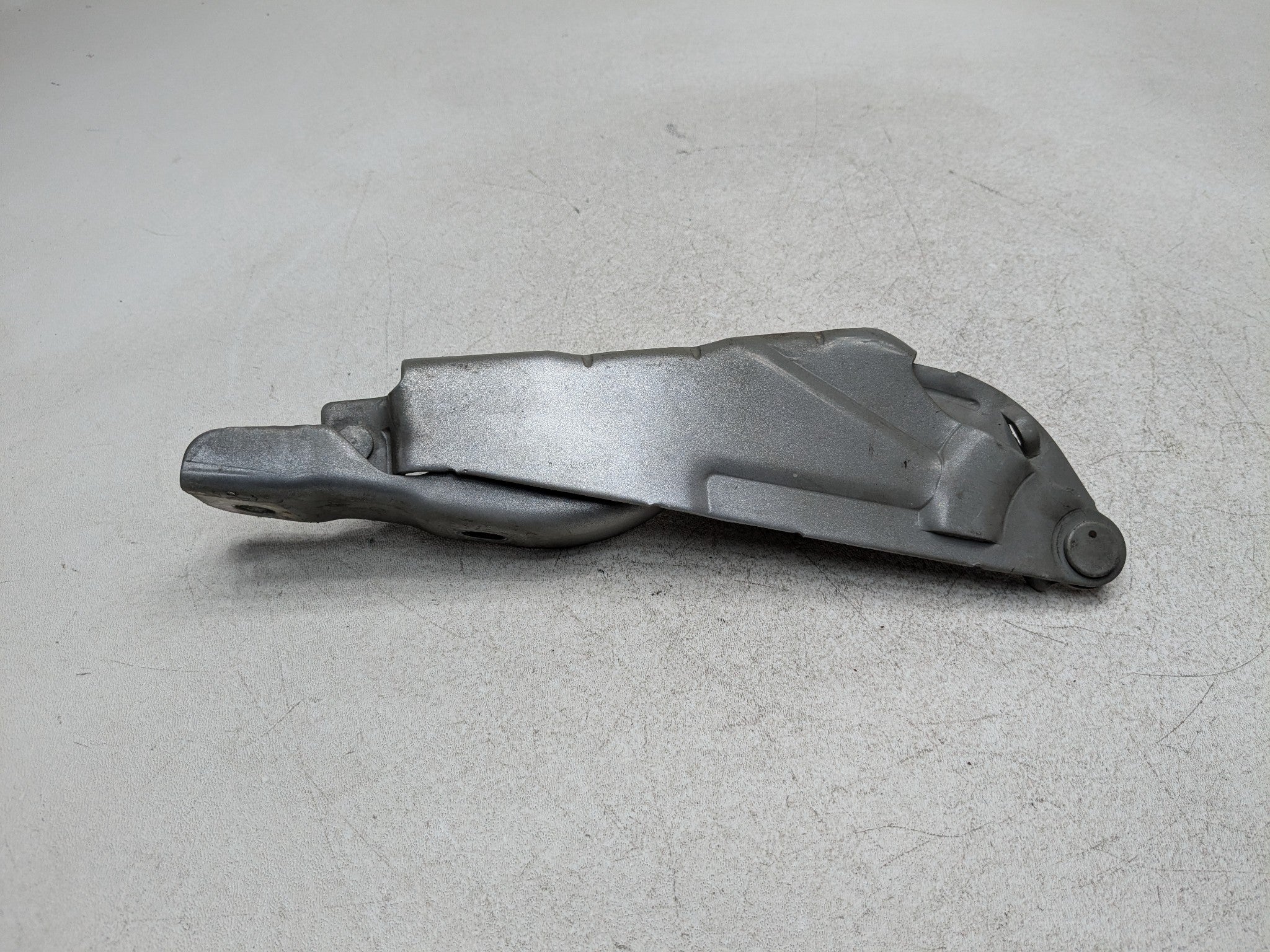 11 - 13 HYUNDAI SONATA OEM HOOD HINGE SUPPORT BRACKET FRONT RIGHT PASSENGER SIDE