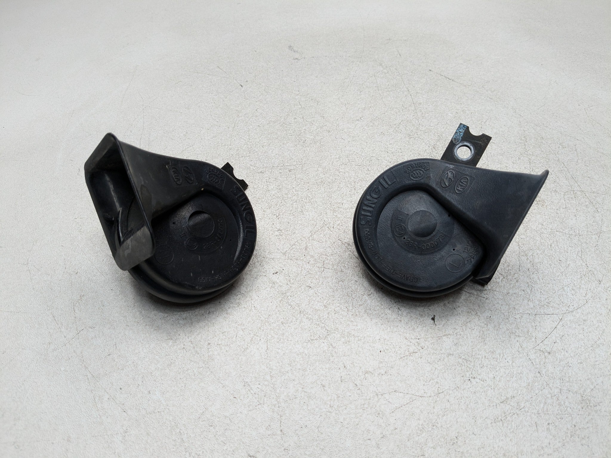 11 - 13 HYUNDAI SONATA OEM LOW AND HIGH NOTE TONE PITCH FREQUENCY SIGNAL HORN