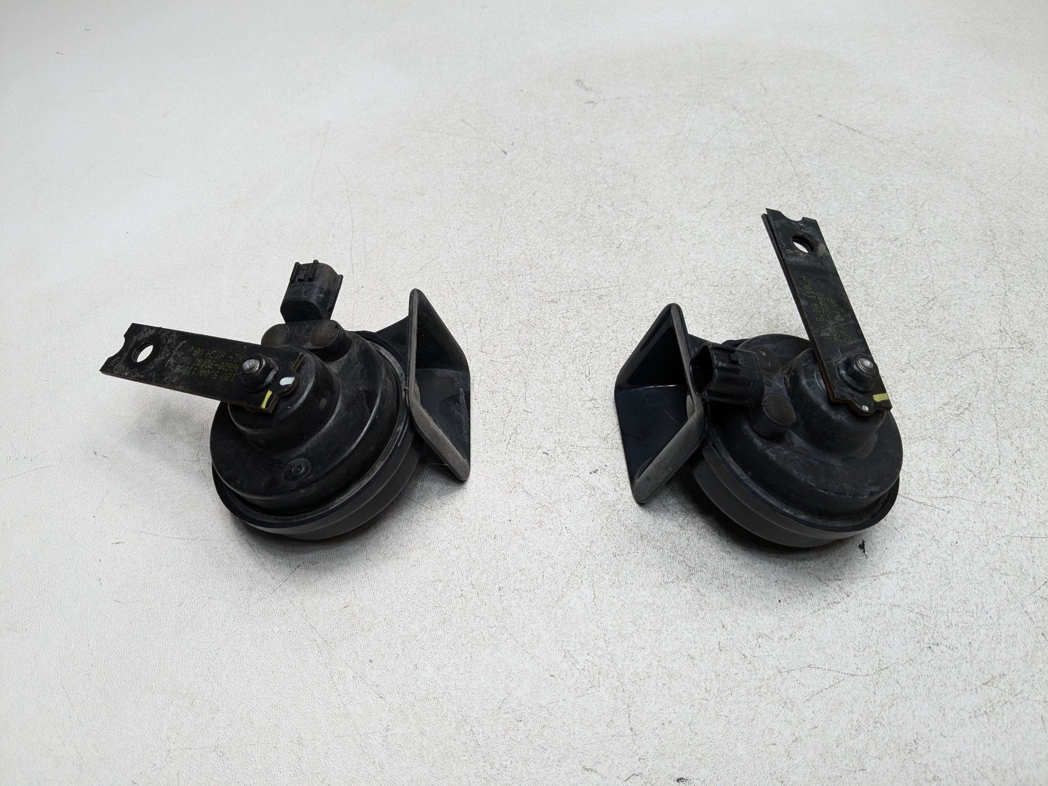 11 - 13 HYUNDAI SONATA OEM LOW AND HIGH NOTE TONE PITCH FREQUENCY SIGNAL HORN