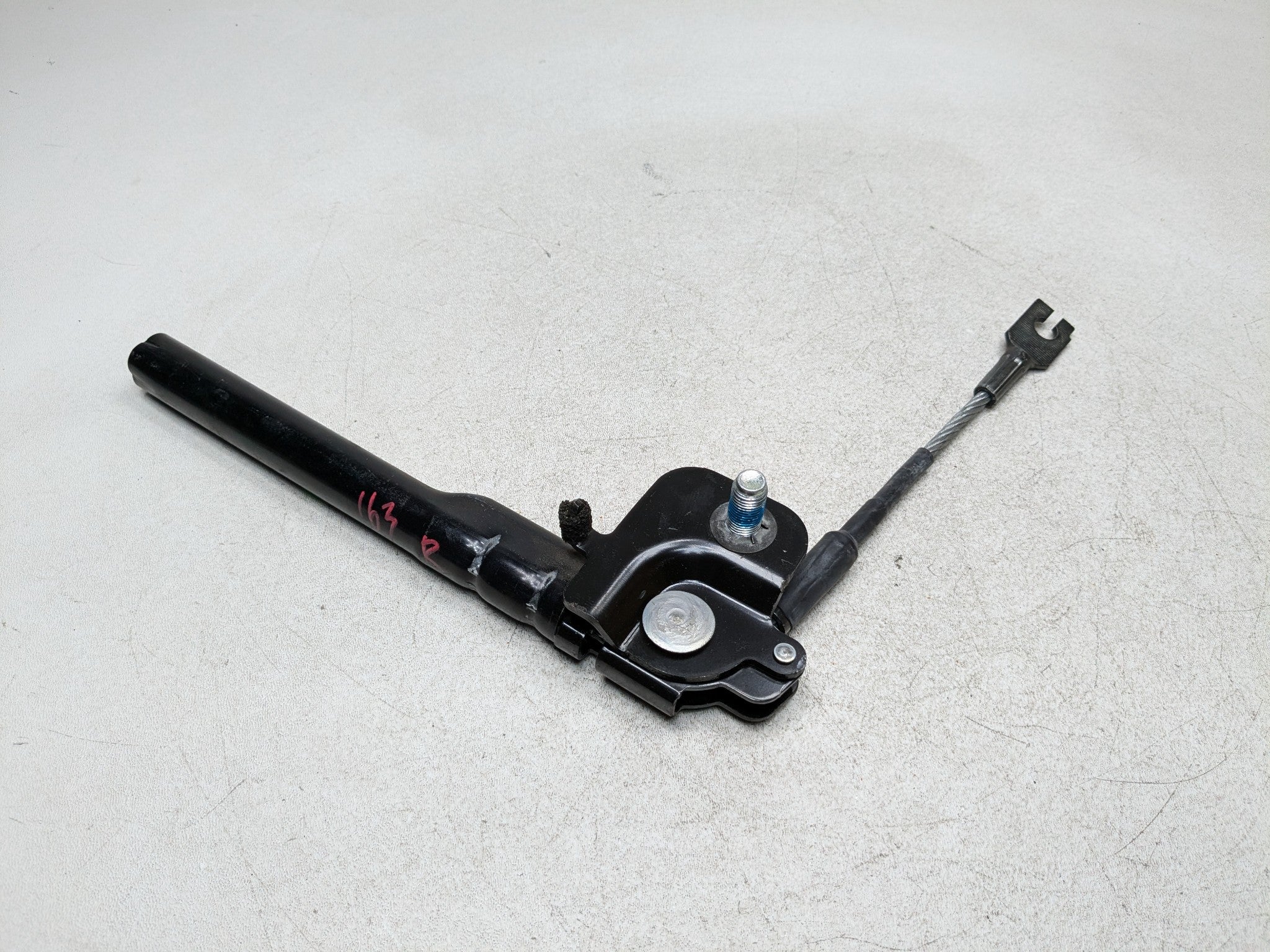 11 - 13 HYUNDAI SONATA OEM SEAT BELT TENSIONER BUCKLE FRONT RIGHT PASSENGER SIDE