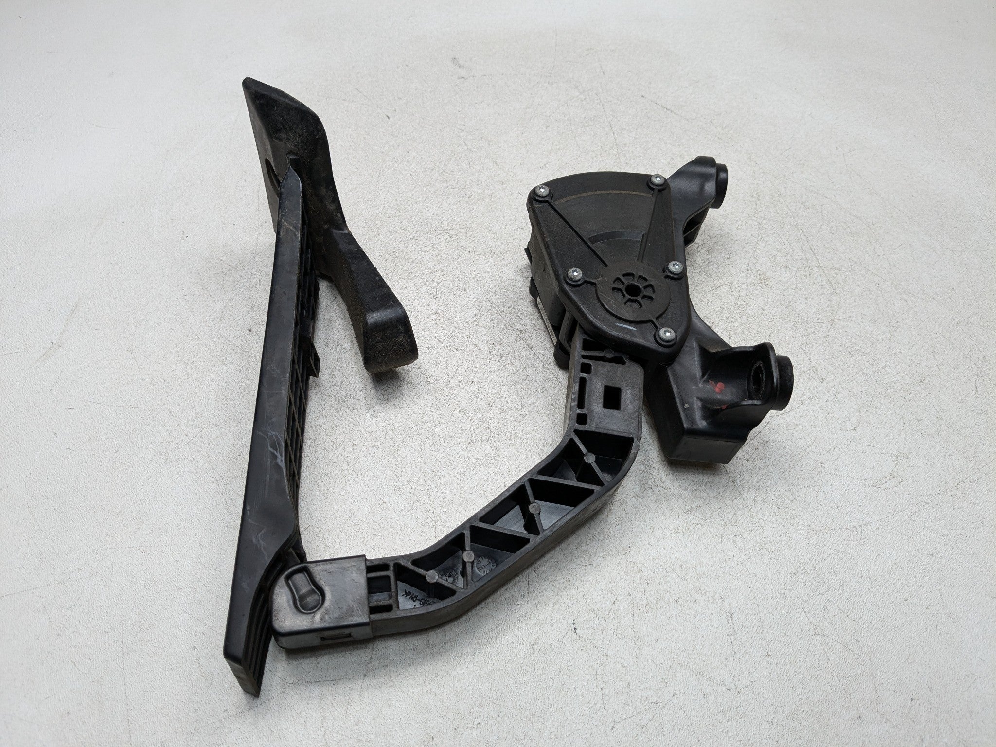 11 - 13 HYUNDAI SONATA OEM THROTTLE GAS ACCELERATOR PEDAL SENSOR ASSEMBLY BLACK