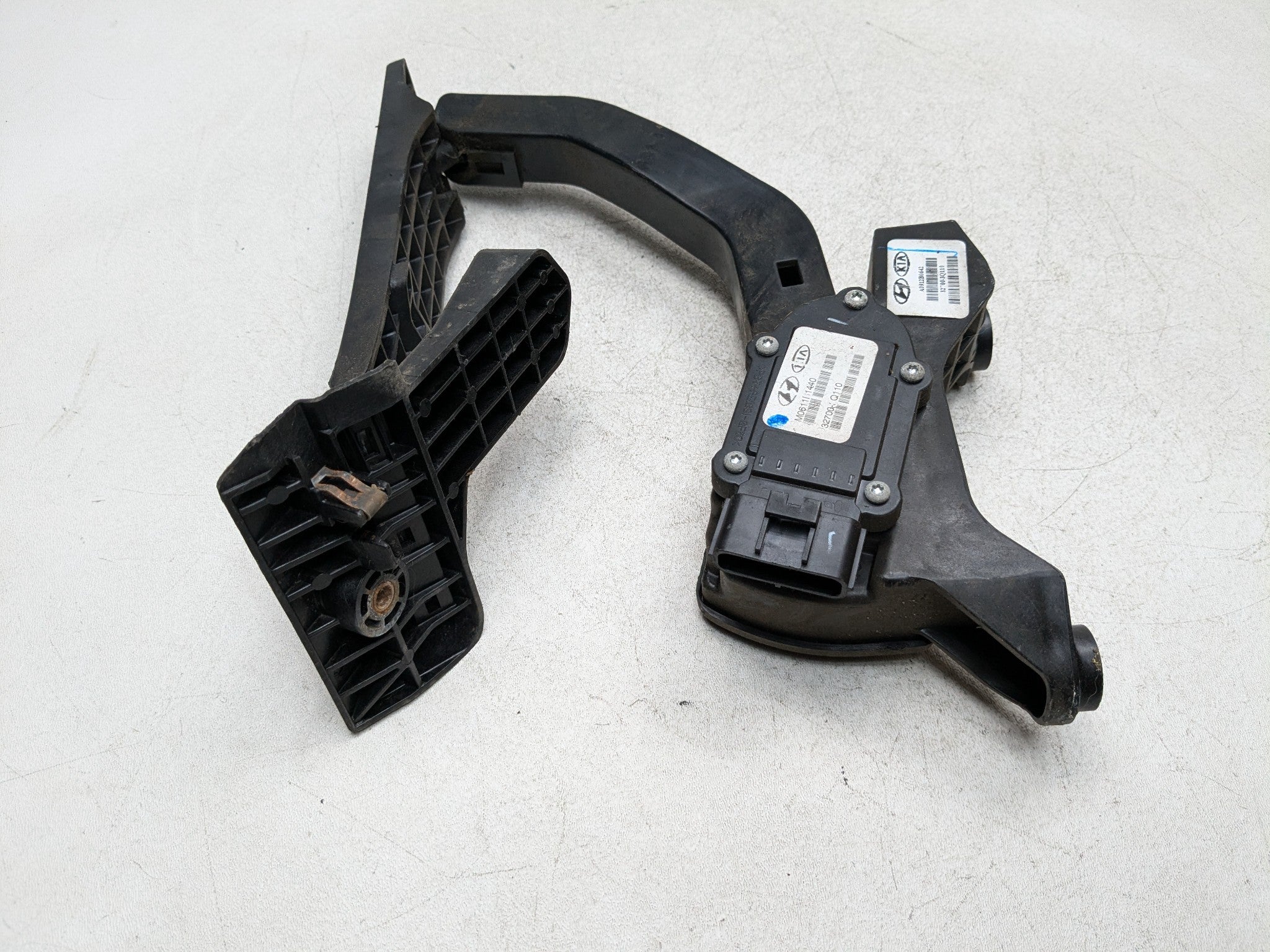 11 - 13 HYUNDAI SONATA OEM THROTTLE GAS ACCELERATOR PEDAL SENSOR ASSEMBLY BLACK