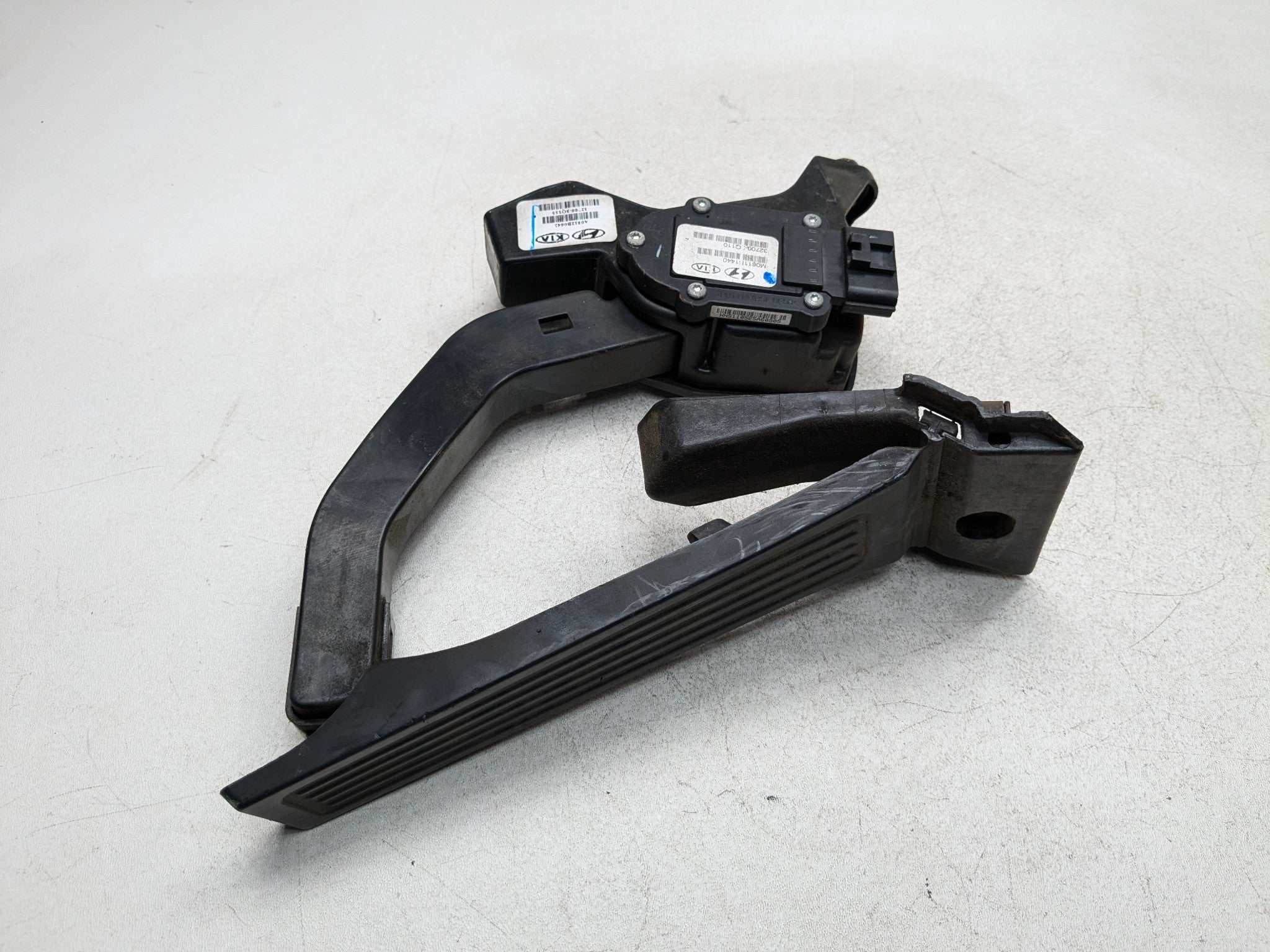 11 - 13 HYUNDAI SONATA OEM THROTTLE GAS ACCELERATOR PEDAL SENSOR ASSEMBLY BLACK