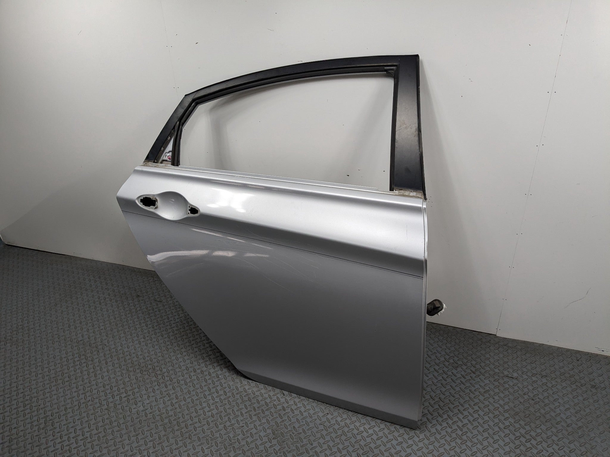 11-13 HYUNDAI SONATA OEM DOOR SHELL PANEL RADIANT SILVER REAR RIGHT PASSENGER