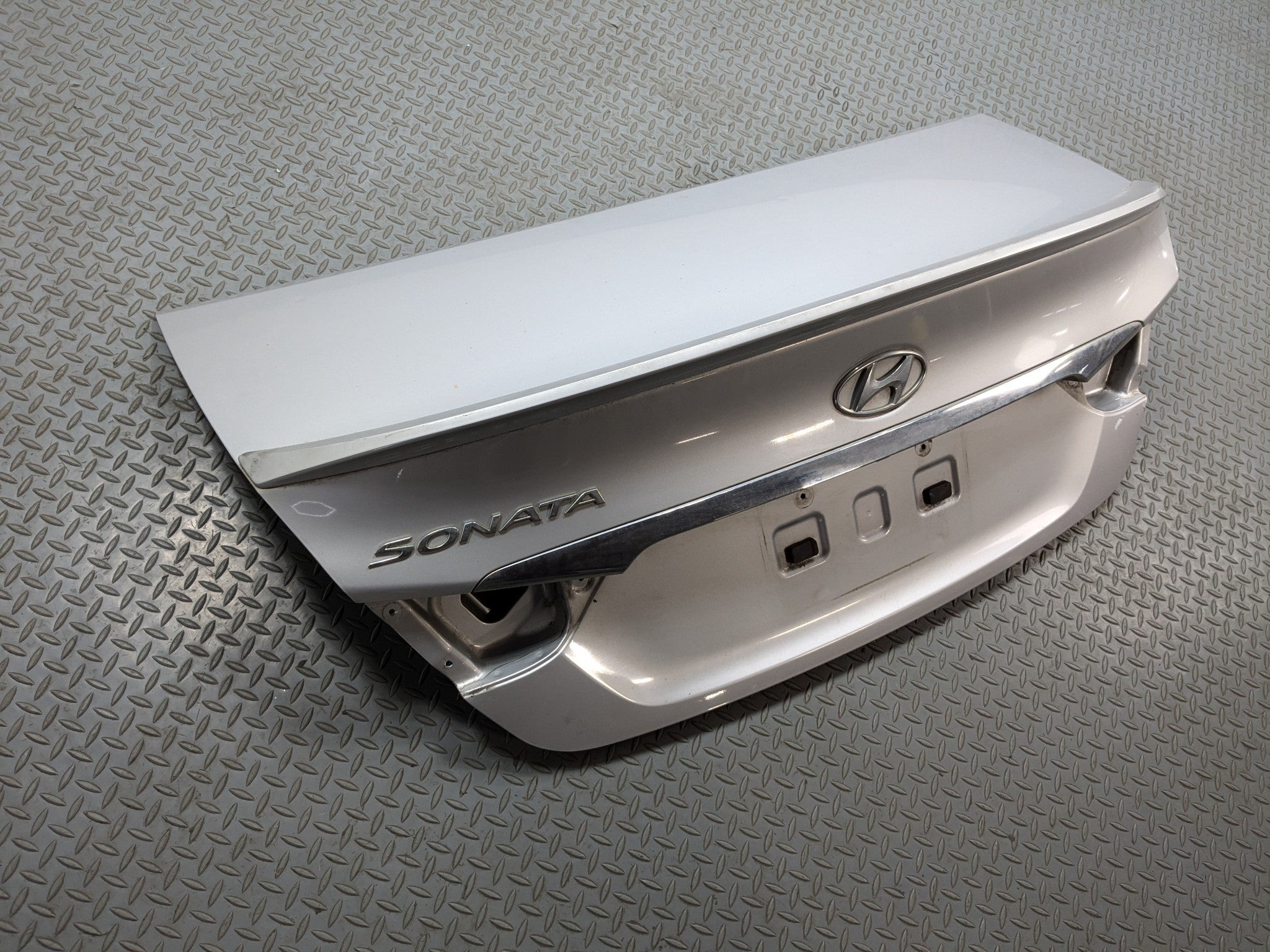 11-13 HYUNDAI SONATA OEM REAR TRUNK LID DECKLID PANEL WITH EMBLEM RADIANT SILVER