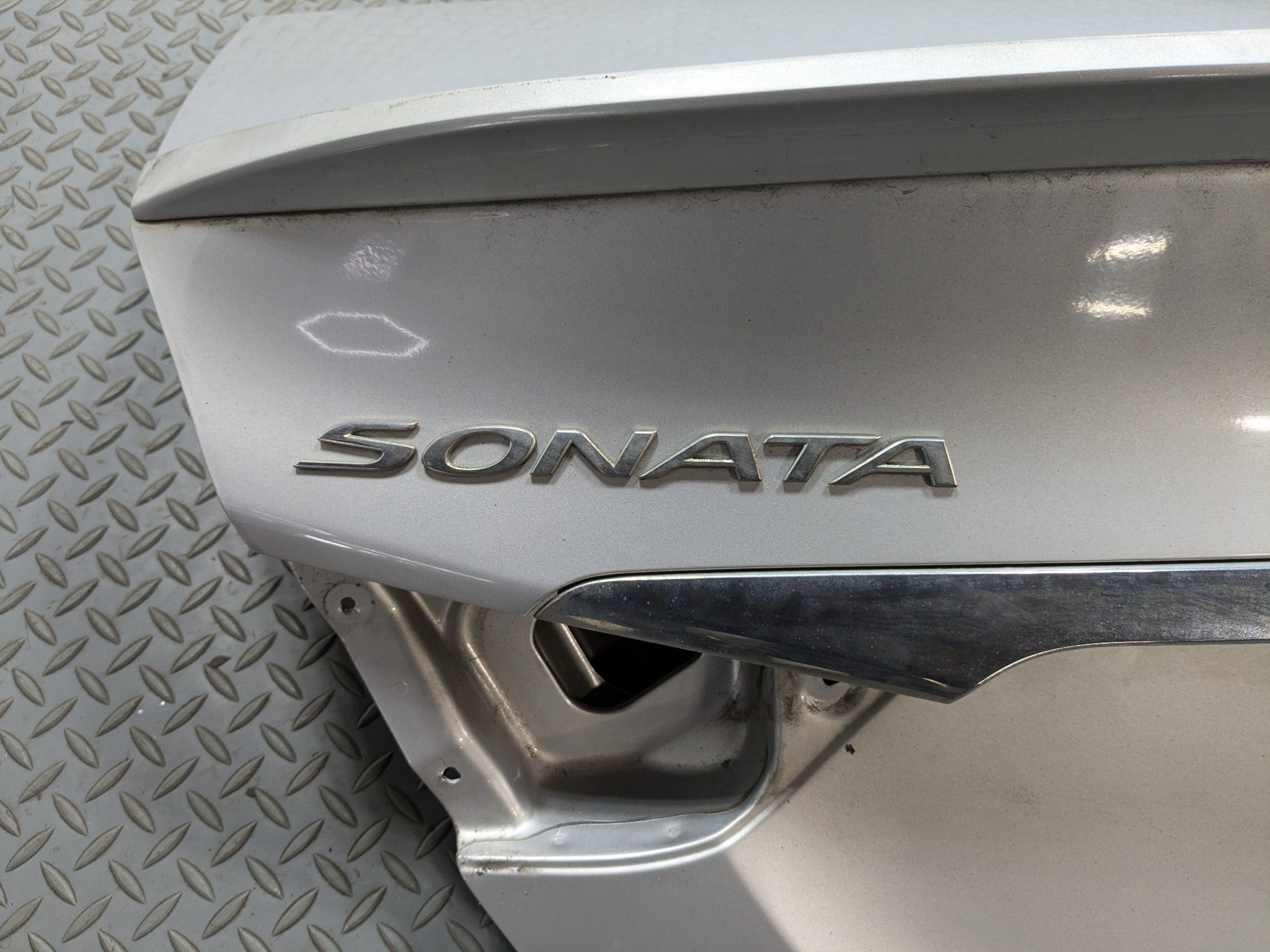 11-13 HYUNDAI SONATA OEM REAR TRUNK LID DECKLID PANEL WITH EMBLEM RADIANT SILVER