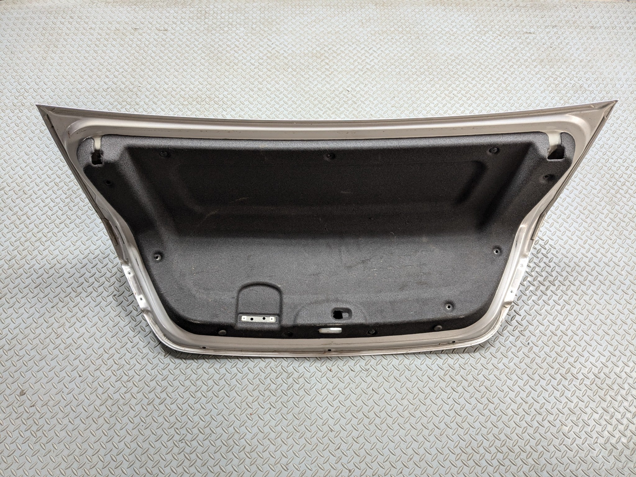 11-13 HYUNDAI SONATA OEM REAR TRUNK LID DECKLID PANEL WITH EMBLEM RADIANT SILVER