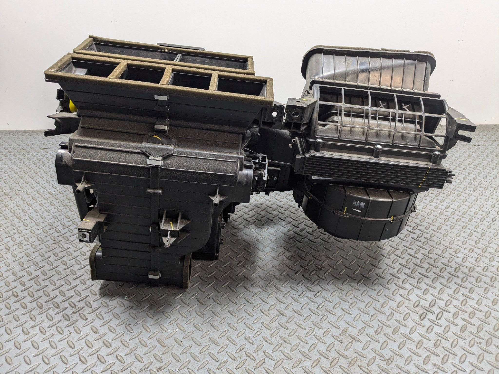 2011 - 2013 HYUNDAI SONATA OEM AC HEATER HEATER CORE BOX ASSEMBLY