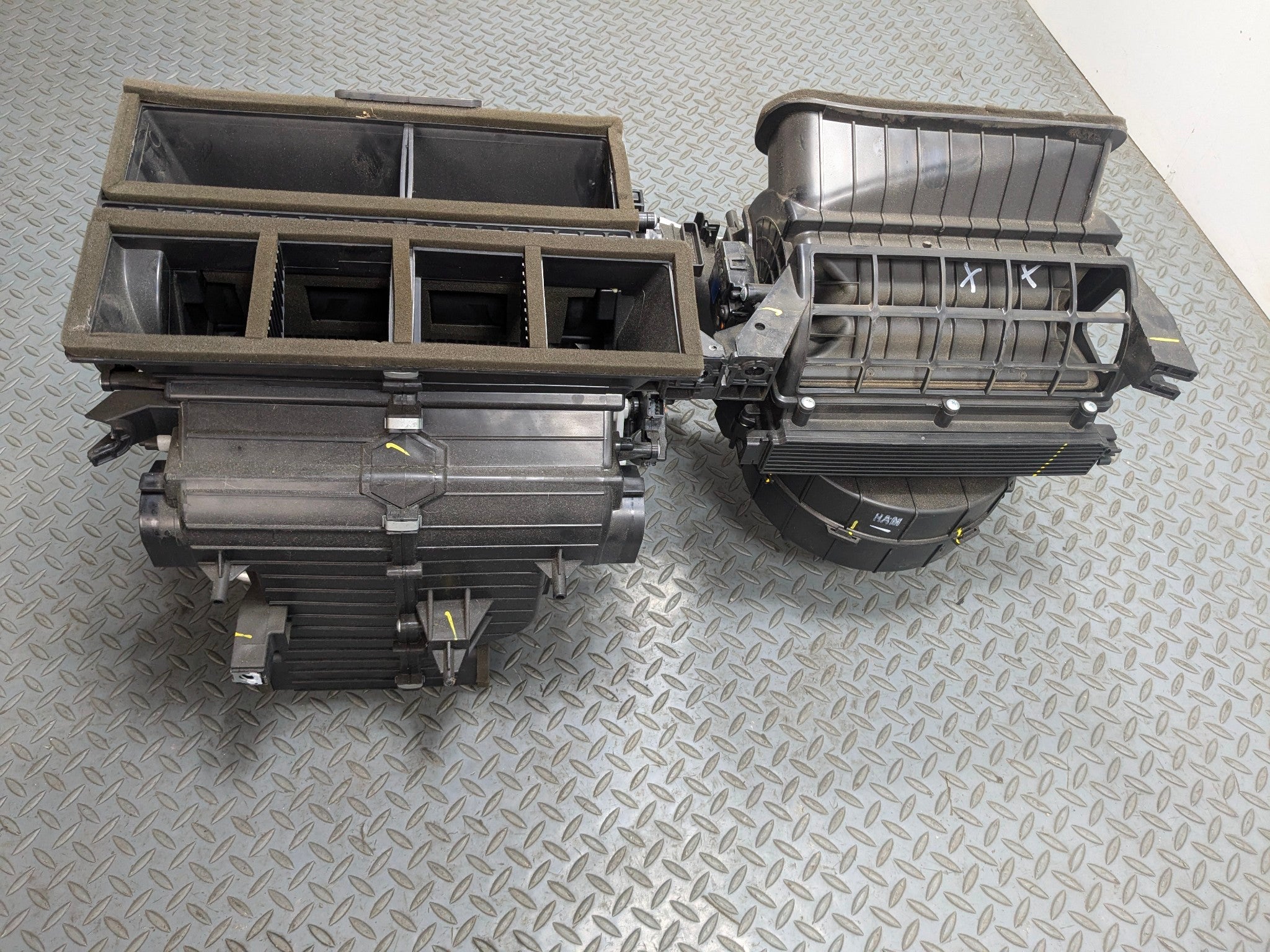 2011 - 2013 HYUNDAI SONATA OEM AC HEATER HEATER CORE BOX ASSEMBLY