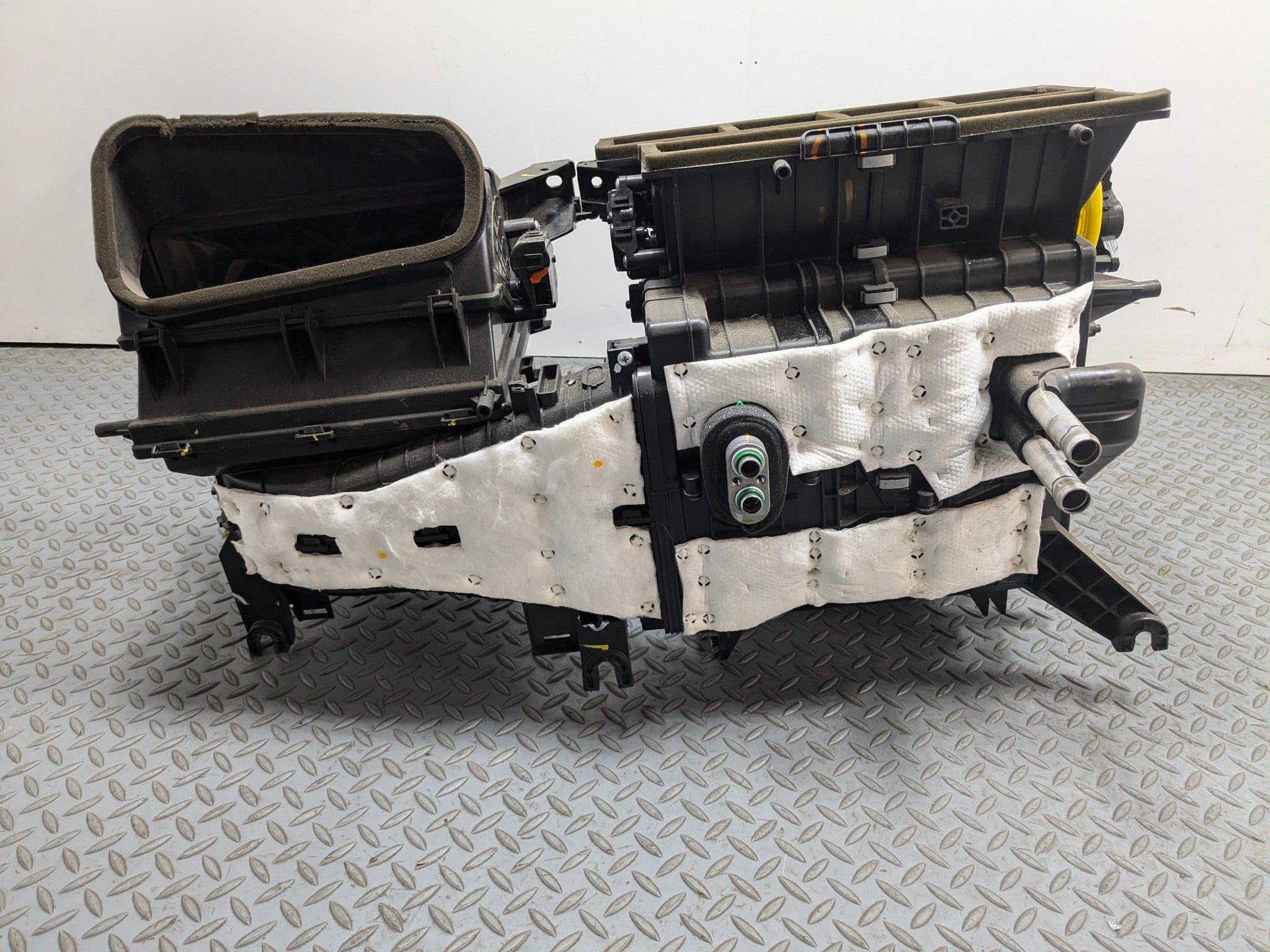 2011 - 2013 HYUNDAI SONATA OEM AC HEATER HEATER CORE BOX ASSEMBLY
