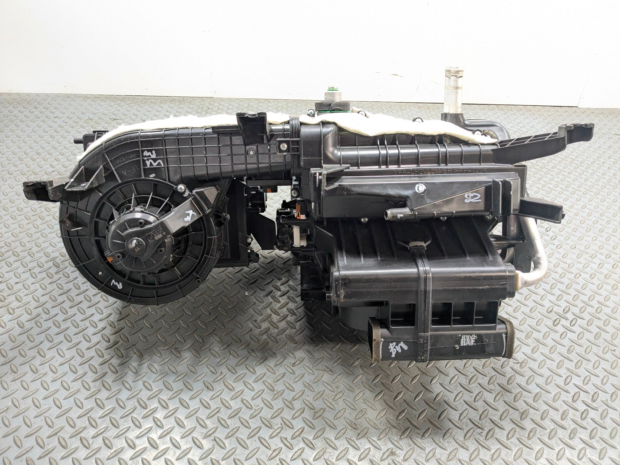 2011 - 2013 HYUNDAI SONATA OEM AC HEATER HEATER CORE BOX ASSEMBLY