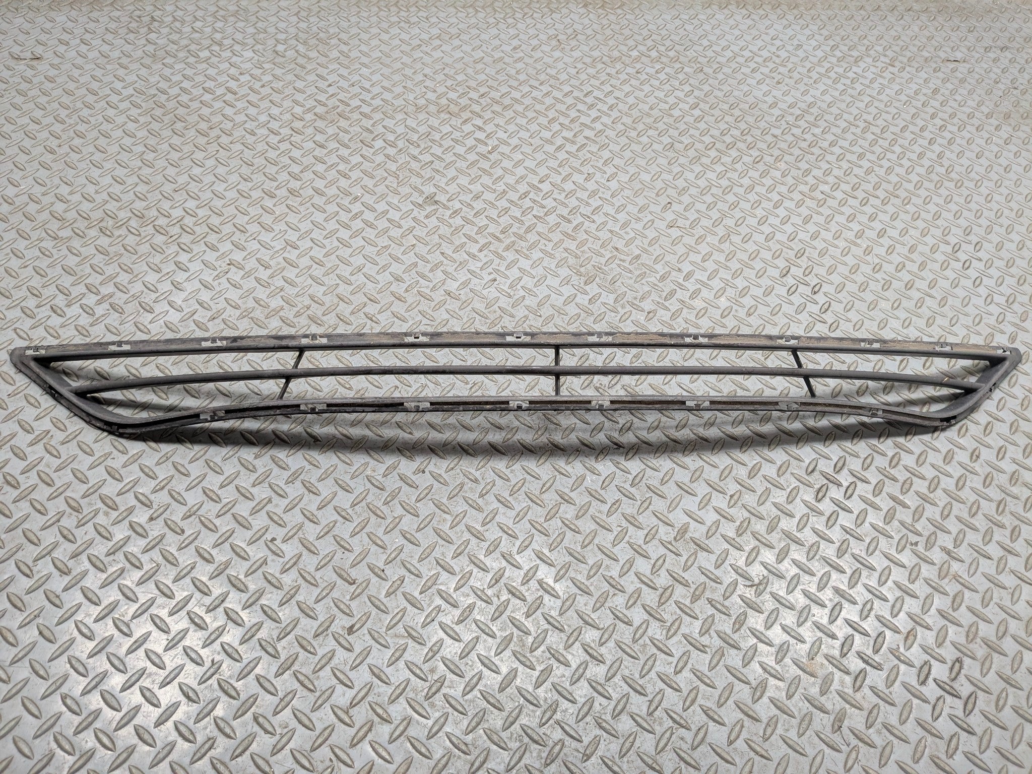 11 - 13 HYUNDAI SONATA OEM GRILLE TRIM PANEL ASSEMBLY FRONT LOWER CENTER SIDE