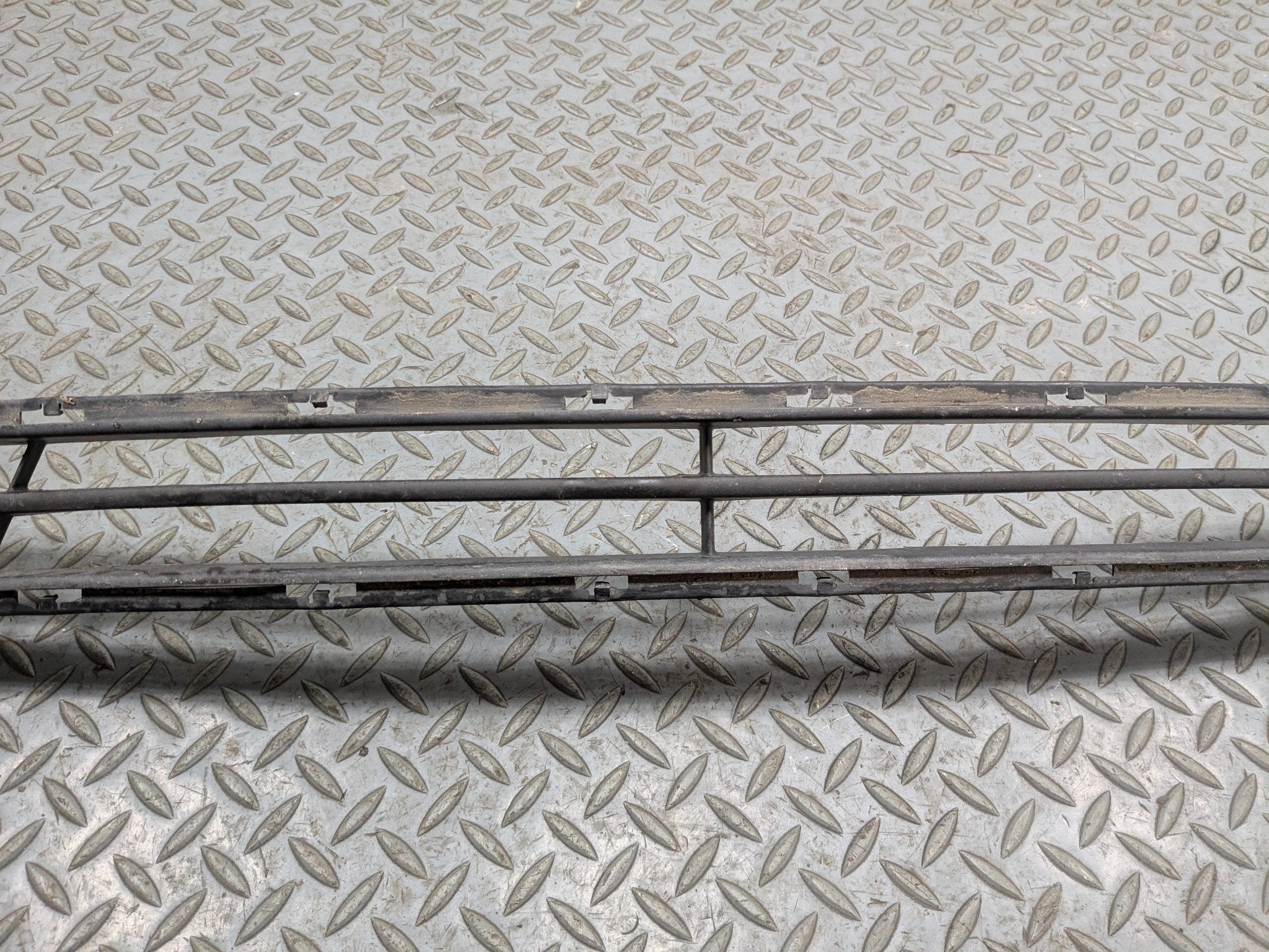 11 - 13 HYUNDAI SONATA OEM GRILLE TRIM PANEL ASSEMBLY FRONT LOWER CENTER SIDE