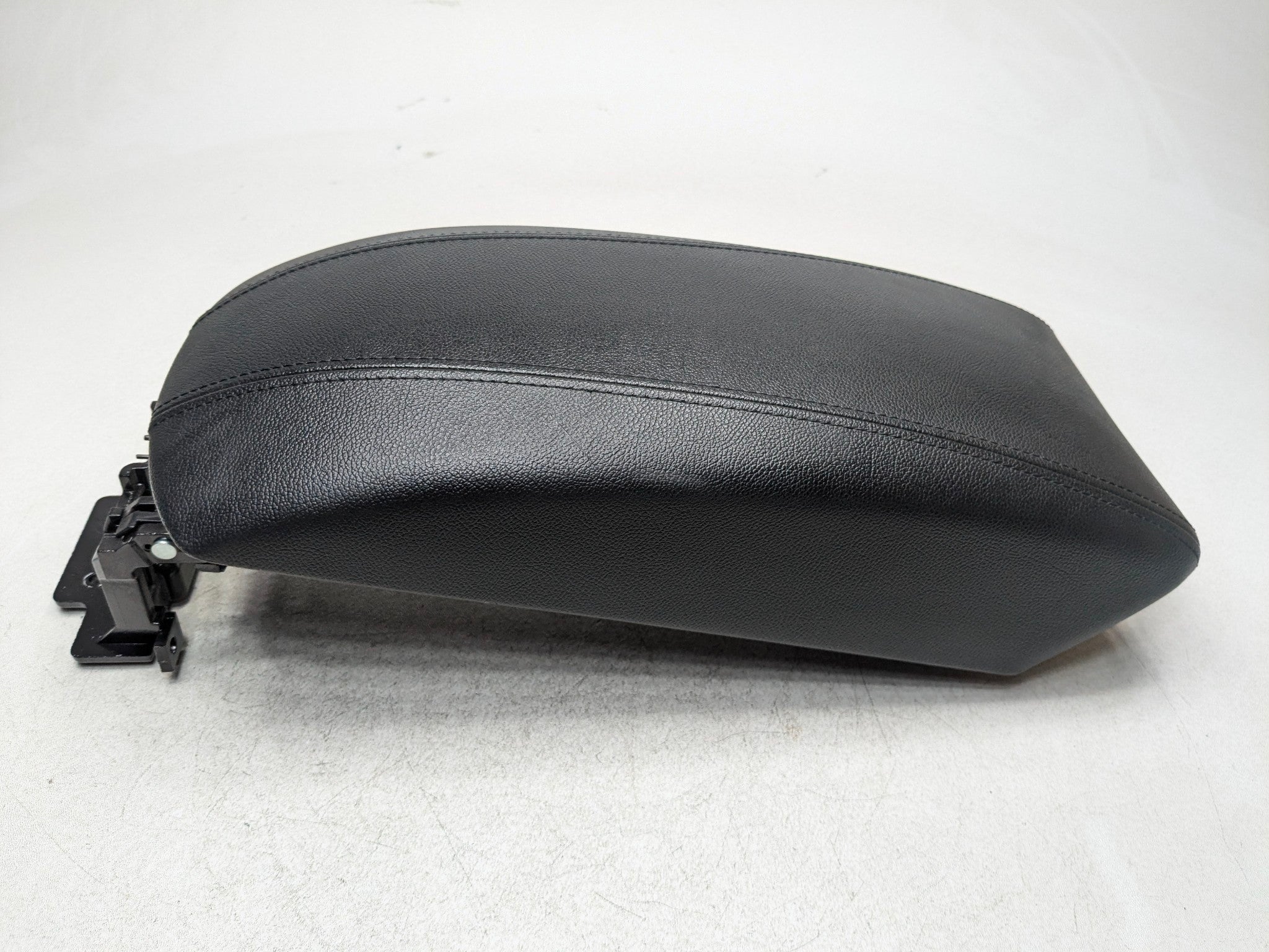 12 - 2014 HYUNDAI SONATA OEM CENTER CONSOLE ARMREST LID COVER TOP BLACK LEATHER